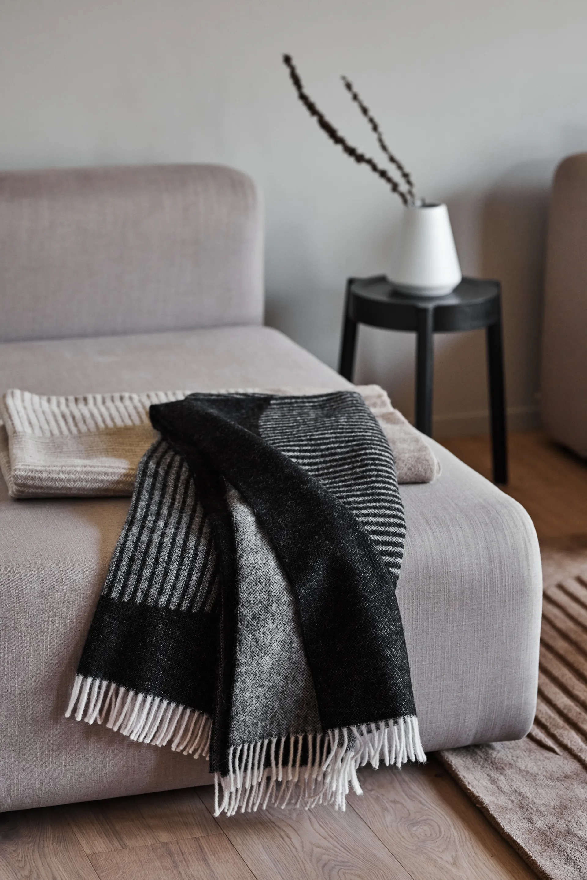 Plaid en laine Circles 130x185 cm, Noir NJRD