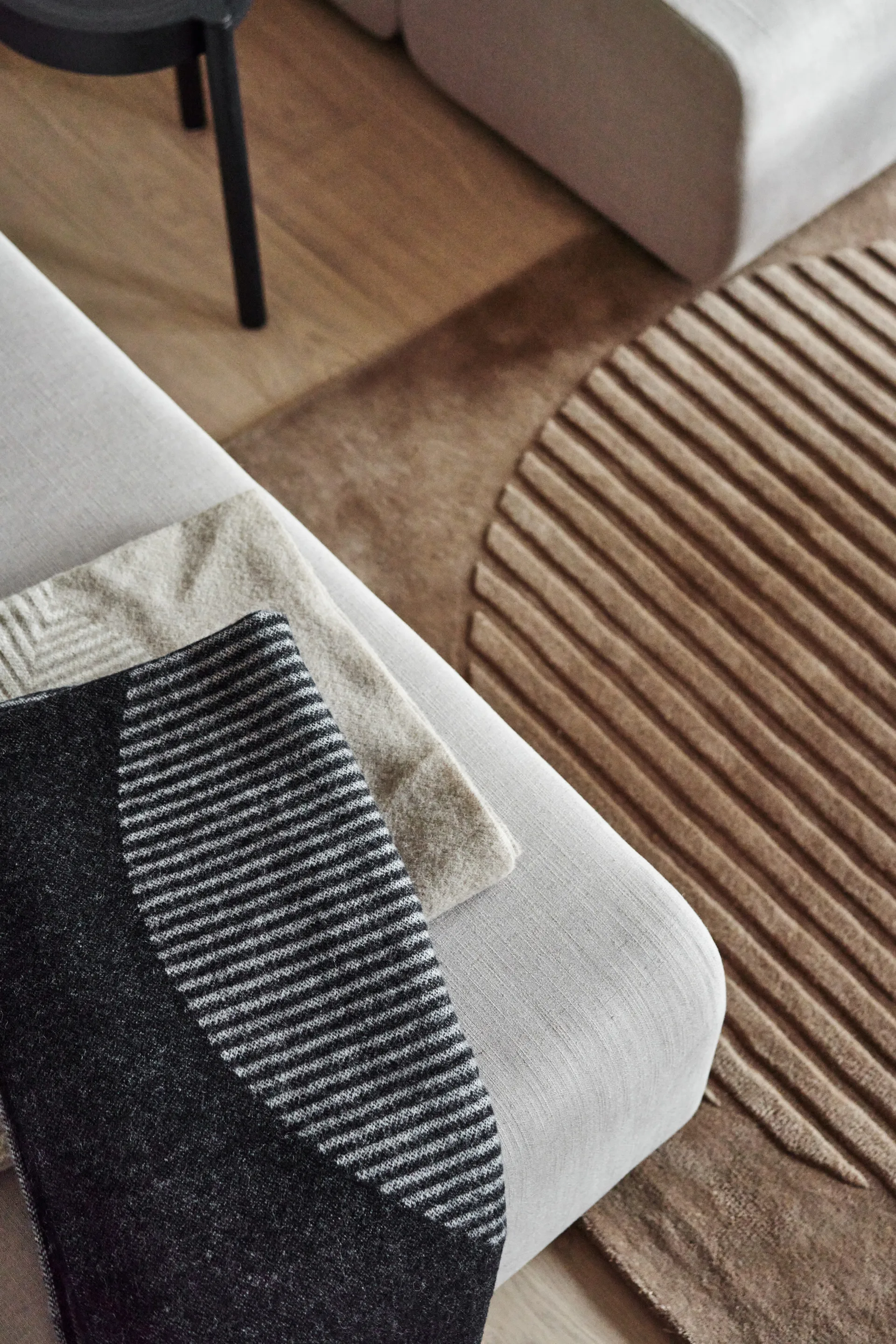 Plaid en laine Circles 130x185 cm, Noir NJRD