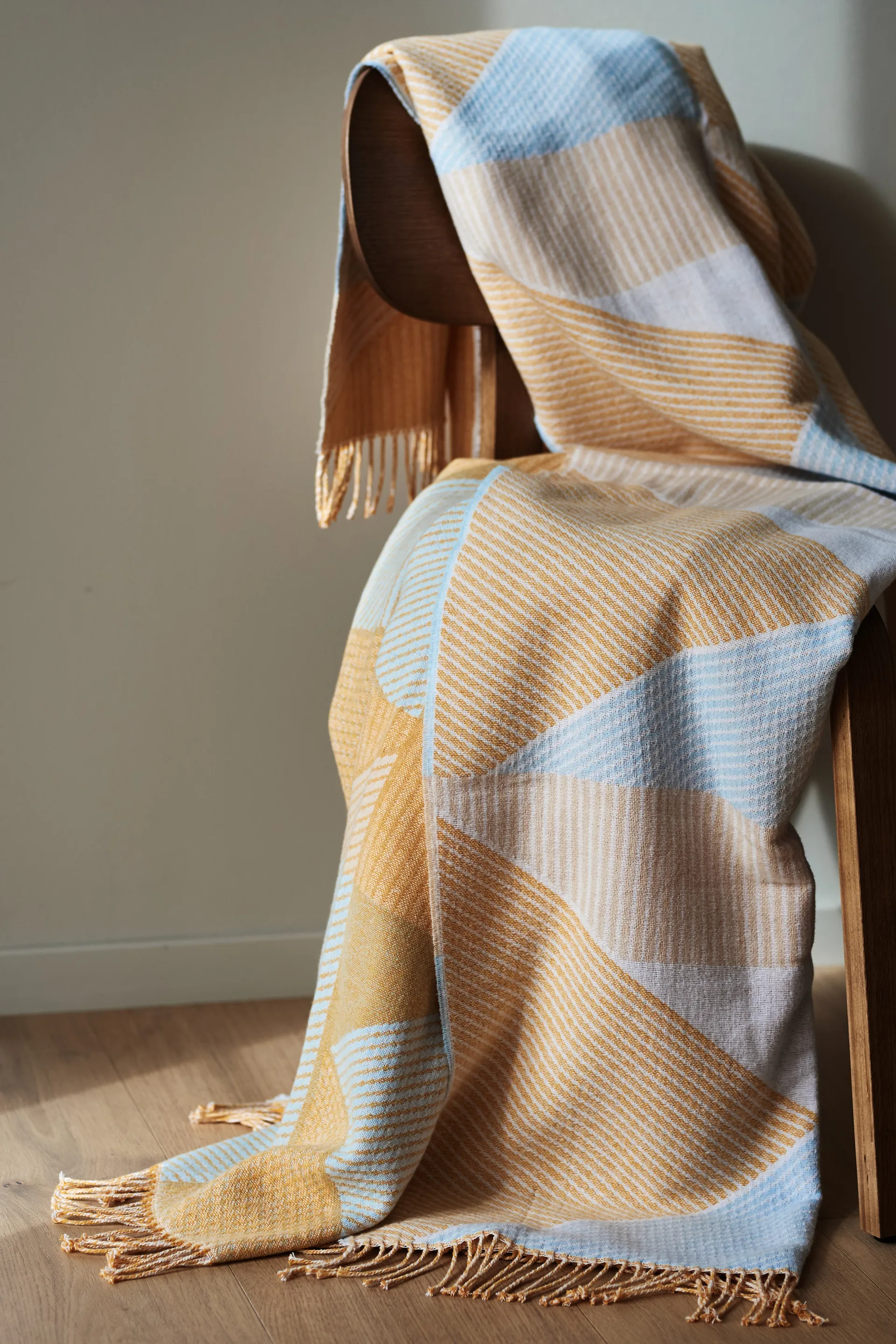 Plaid en laine Metric focus No. 2 130x185 cm, Jaune NJRD