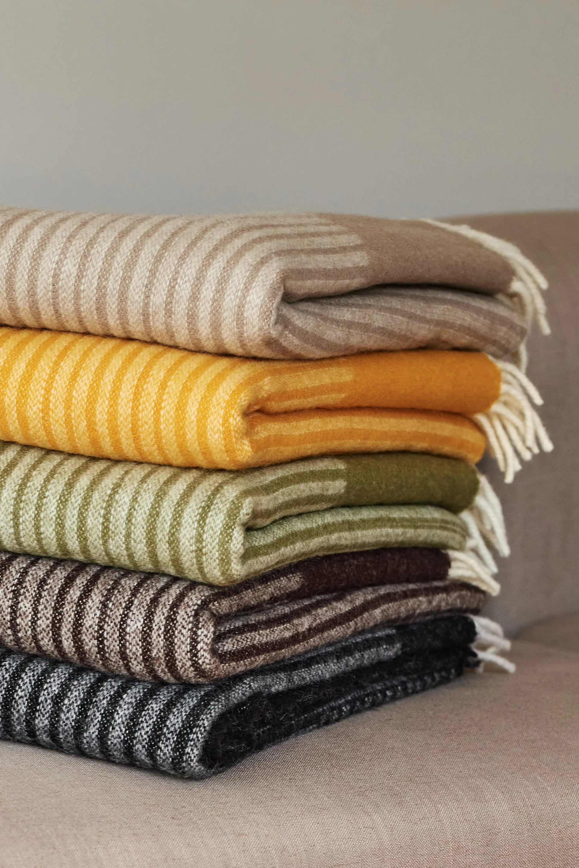 Plaid en laine Stripes 130x185 cm, Noir NJRD