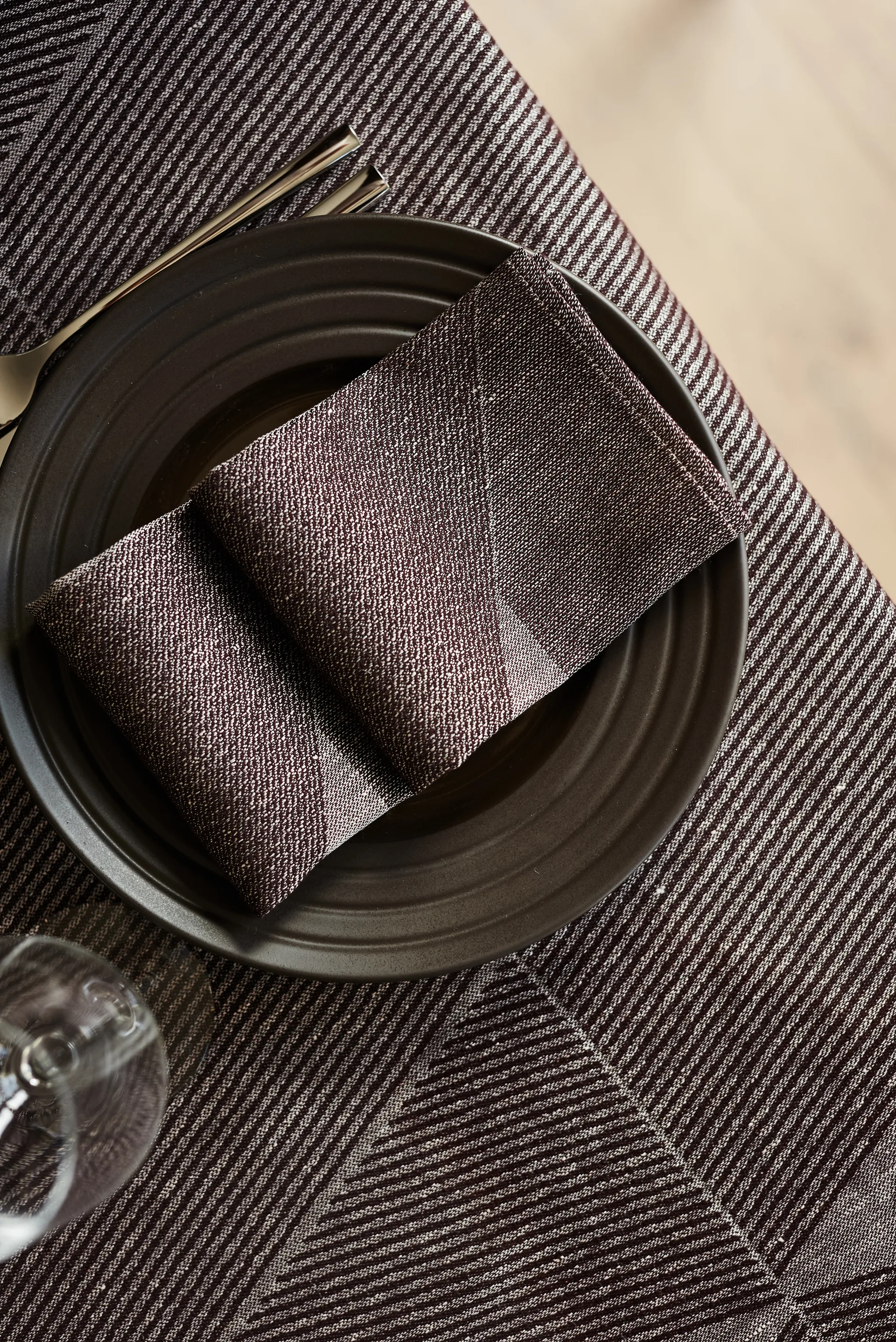 Serviette Metric 47x47 cm Lot de 4, Marron-blanc NJRD