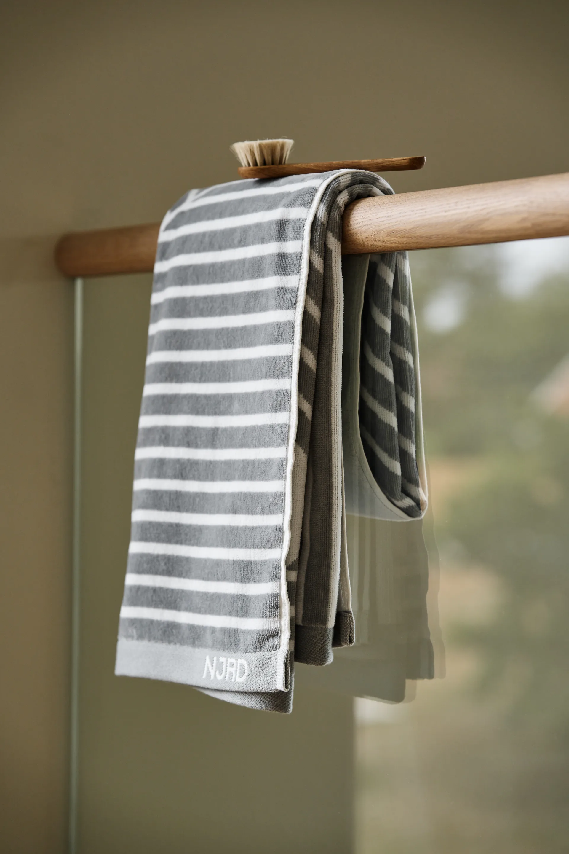 Serviette Stripes 70x140 cm , Gris NJRD
