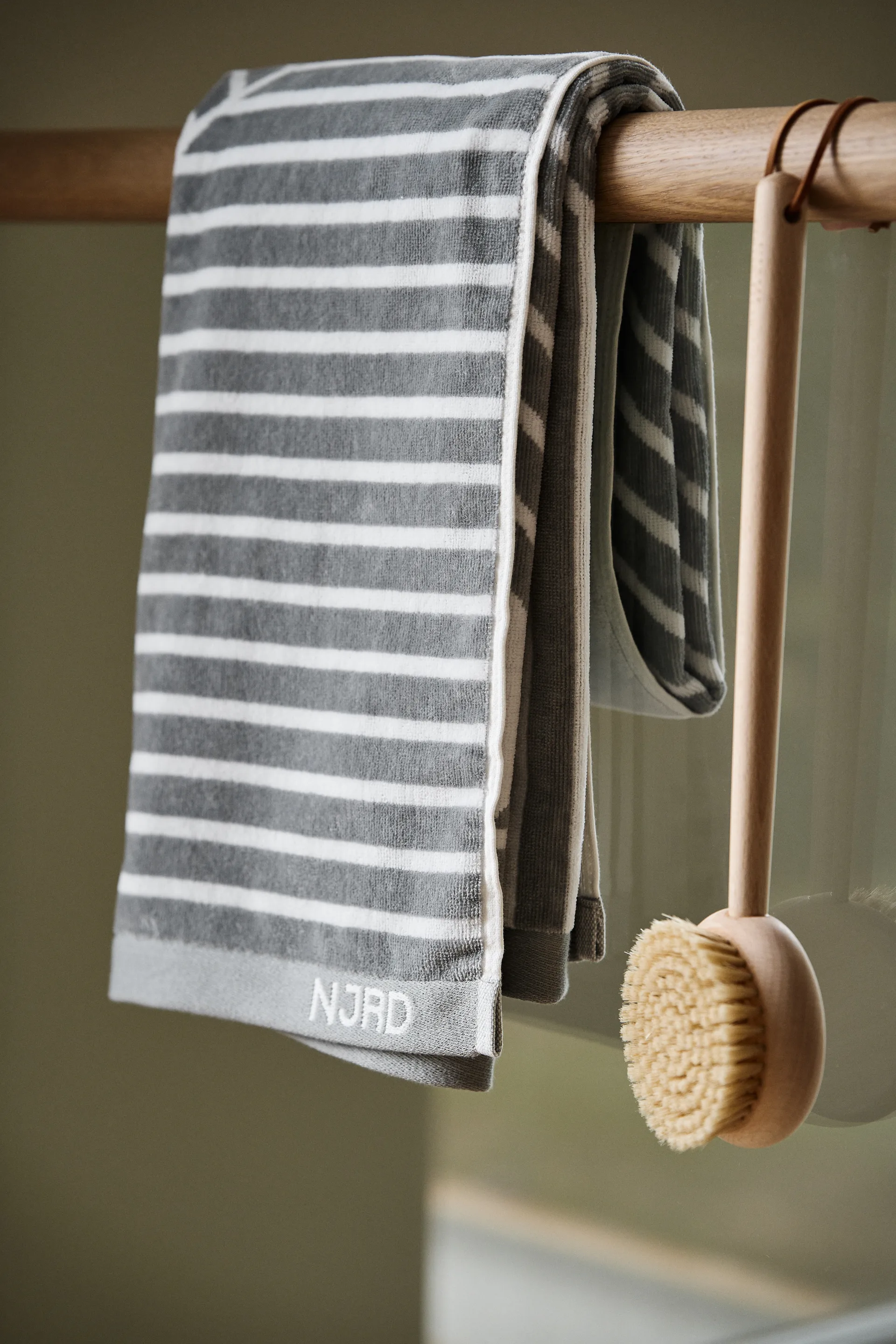 Serviette Stripes 70x140 cm , Gris NJRD
