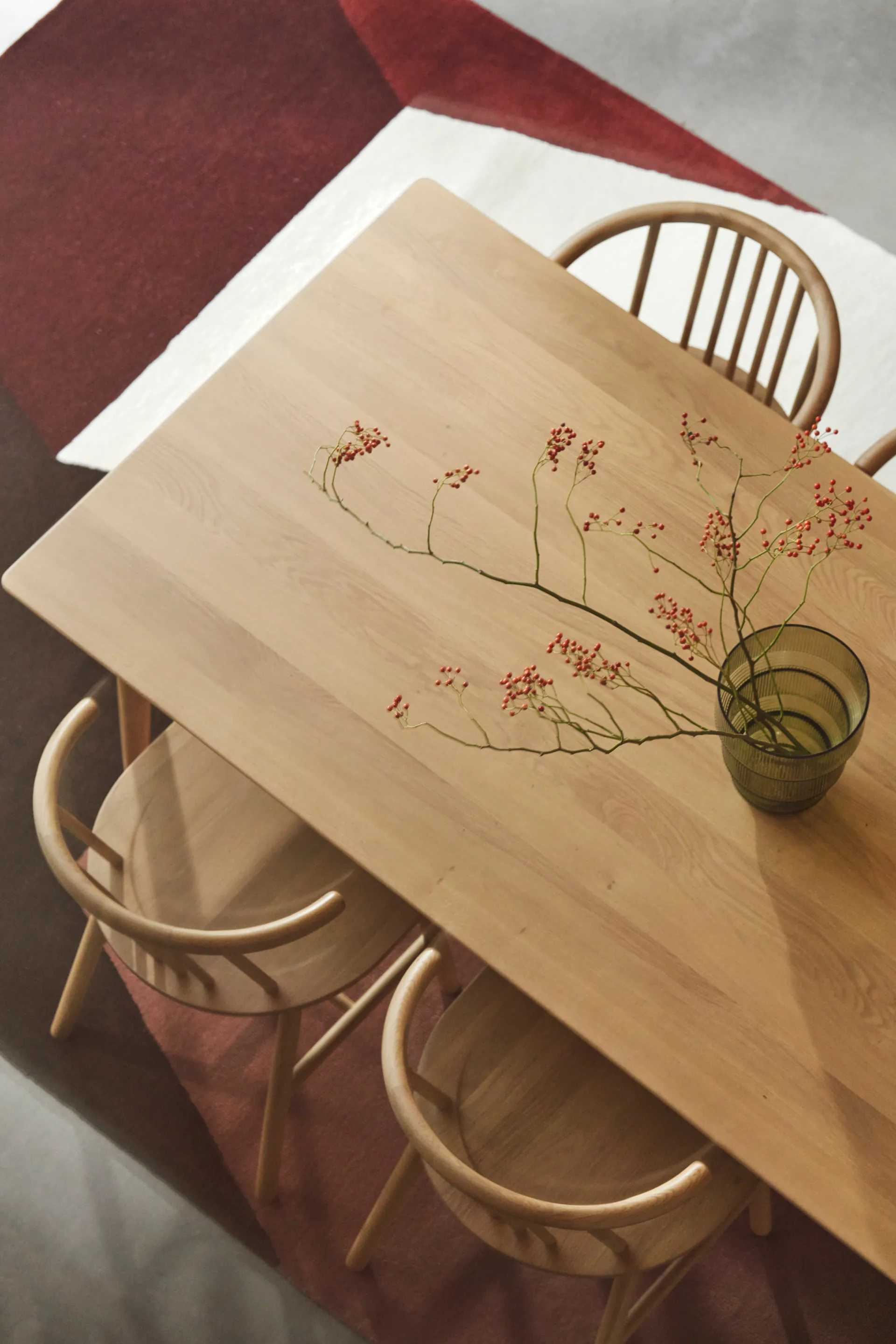 Table à manger VIOR 120 cm + chaise lot de 4 – Chêne laqué‑naturel,  NJRD