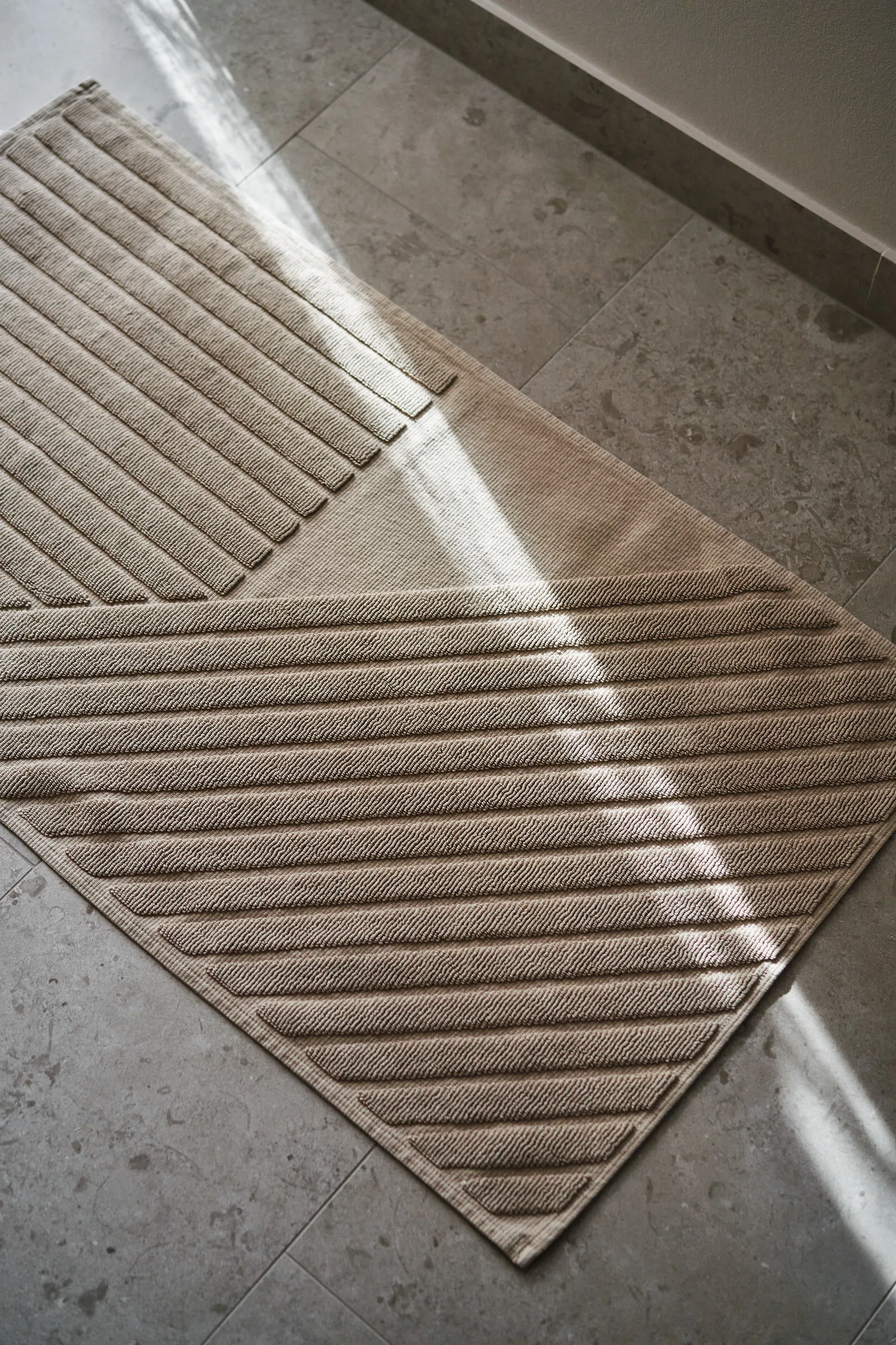 Tapis de salle de bain Stripes 50x90 cm, Beige NJRD