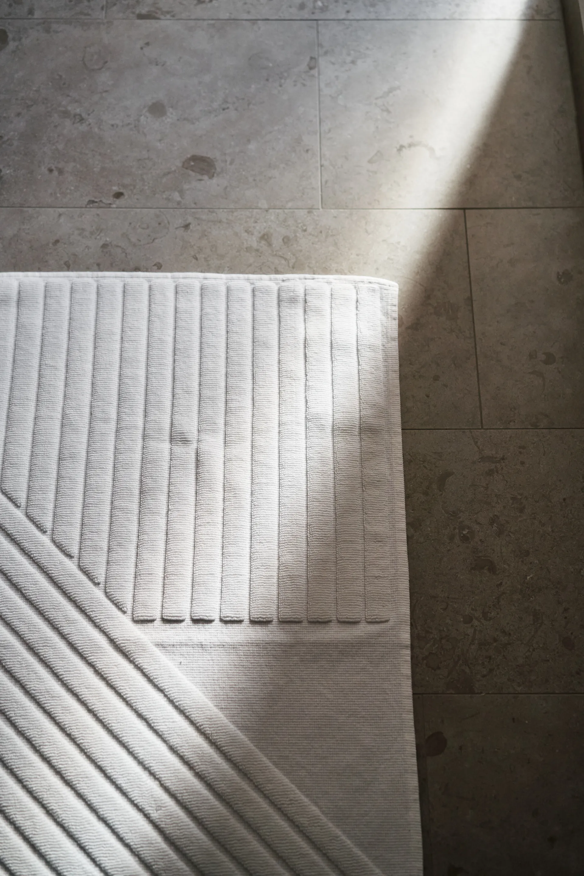 Tapis de salle de bain Stripes 50x90 cm, Blanc NJRD
