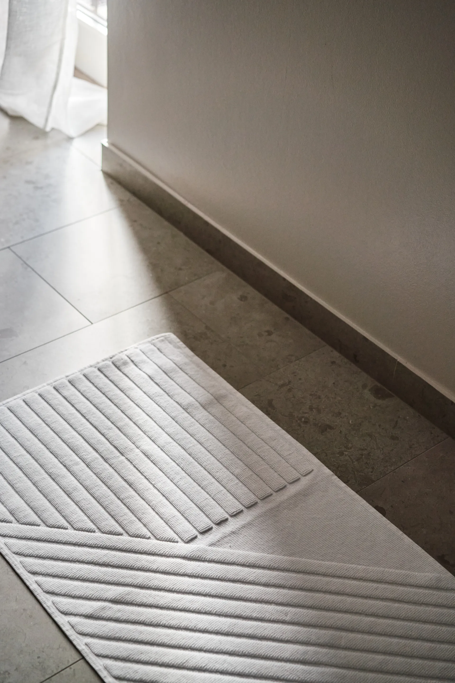 Tapis de salle de bain Stripes 50x90 cm, Blanc NJRD