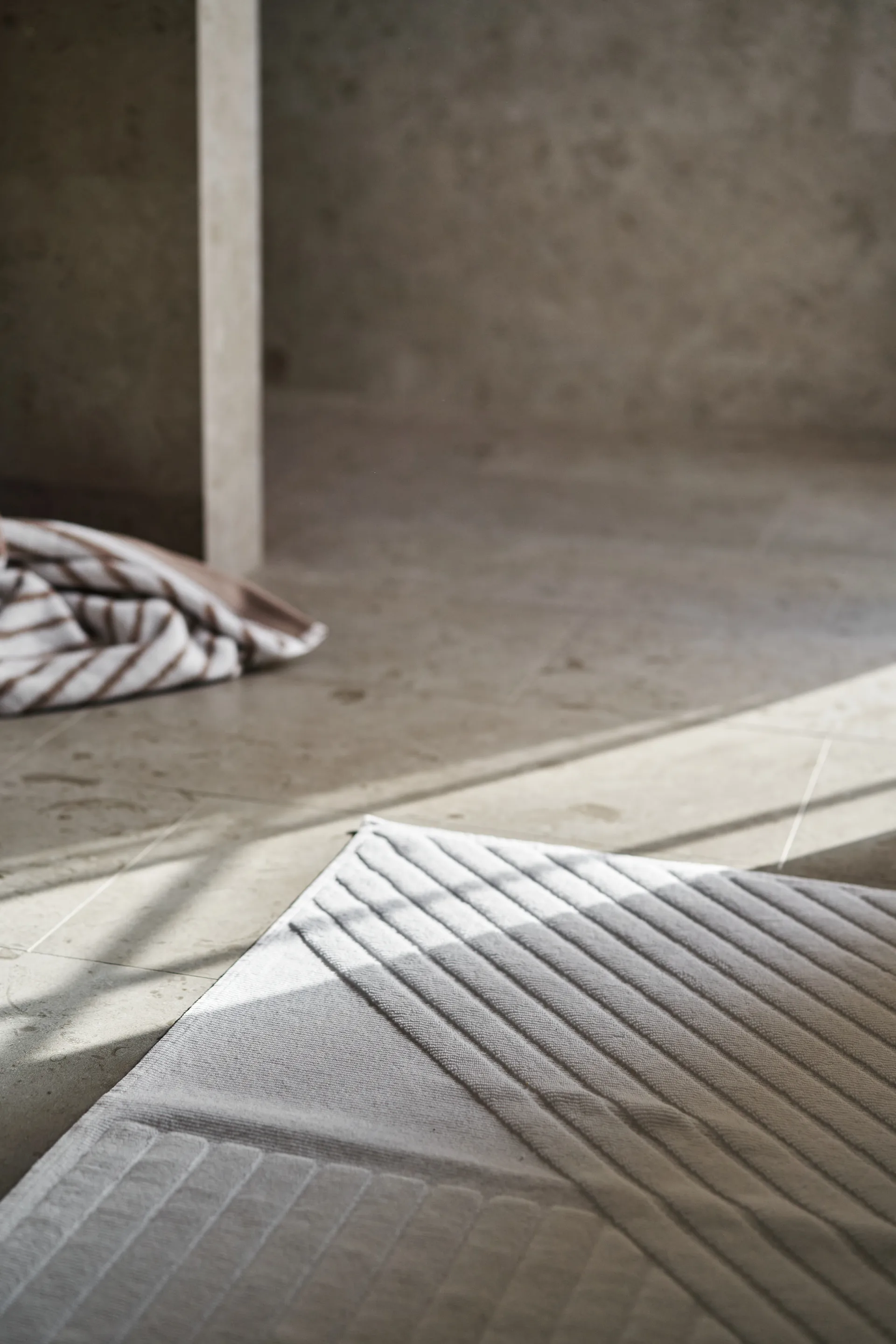 Tapis de salle de bain Stripes 50x90 cm, Blanc NJRD