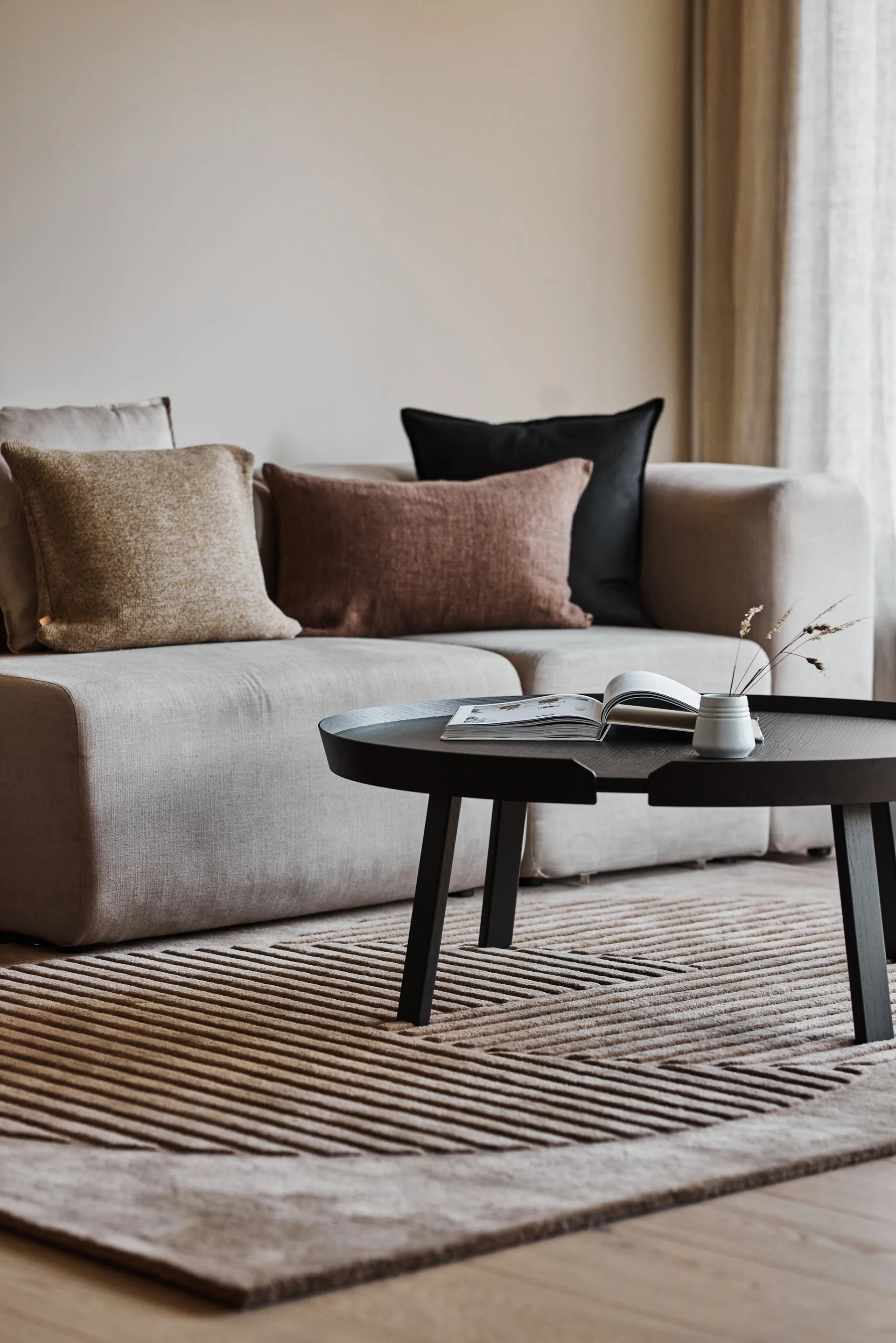 Tapis en laine Levels circles beige, 170x240 cm NJRD