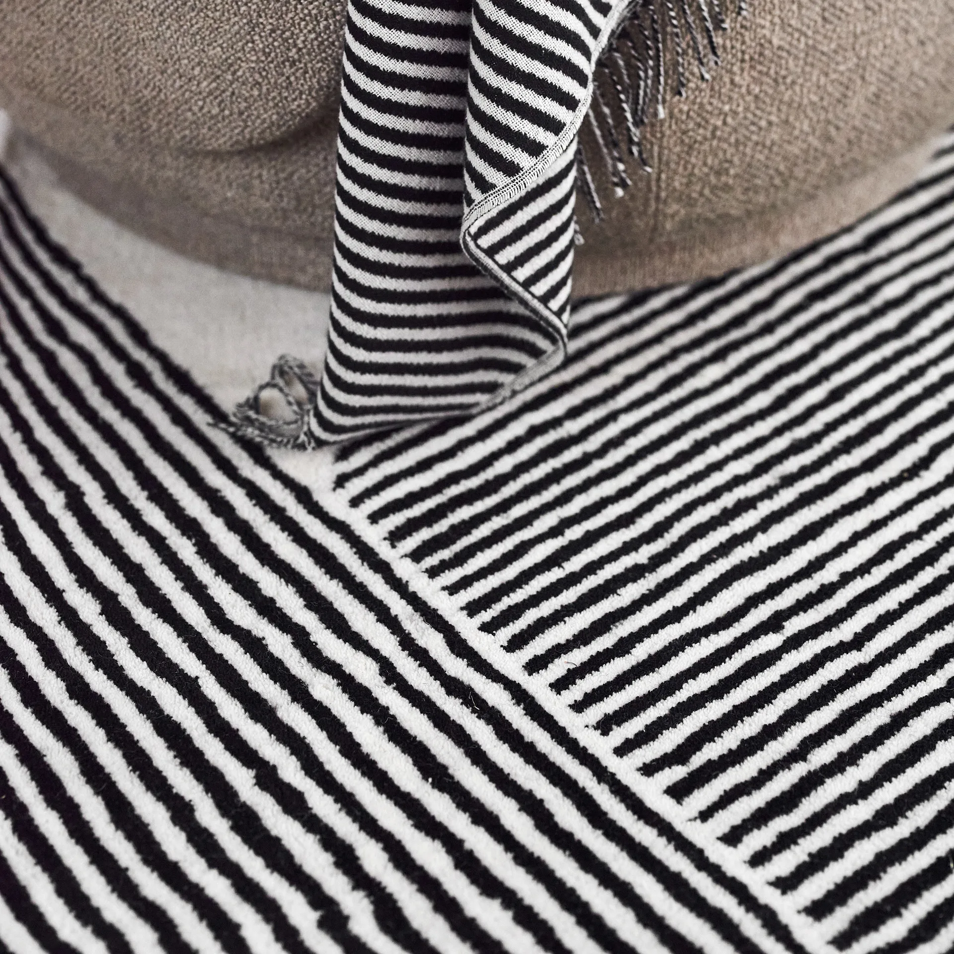 Tapis en laine Stripes blanc nature, 170x240 cm NJRD