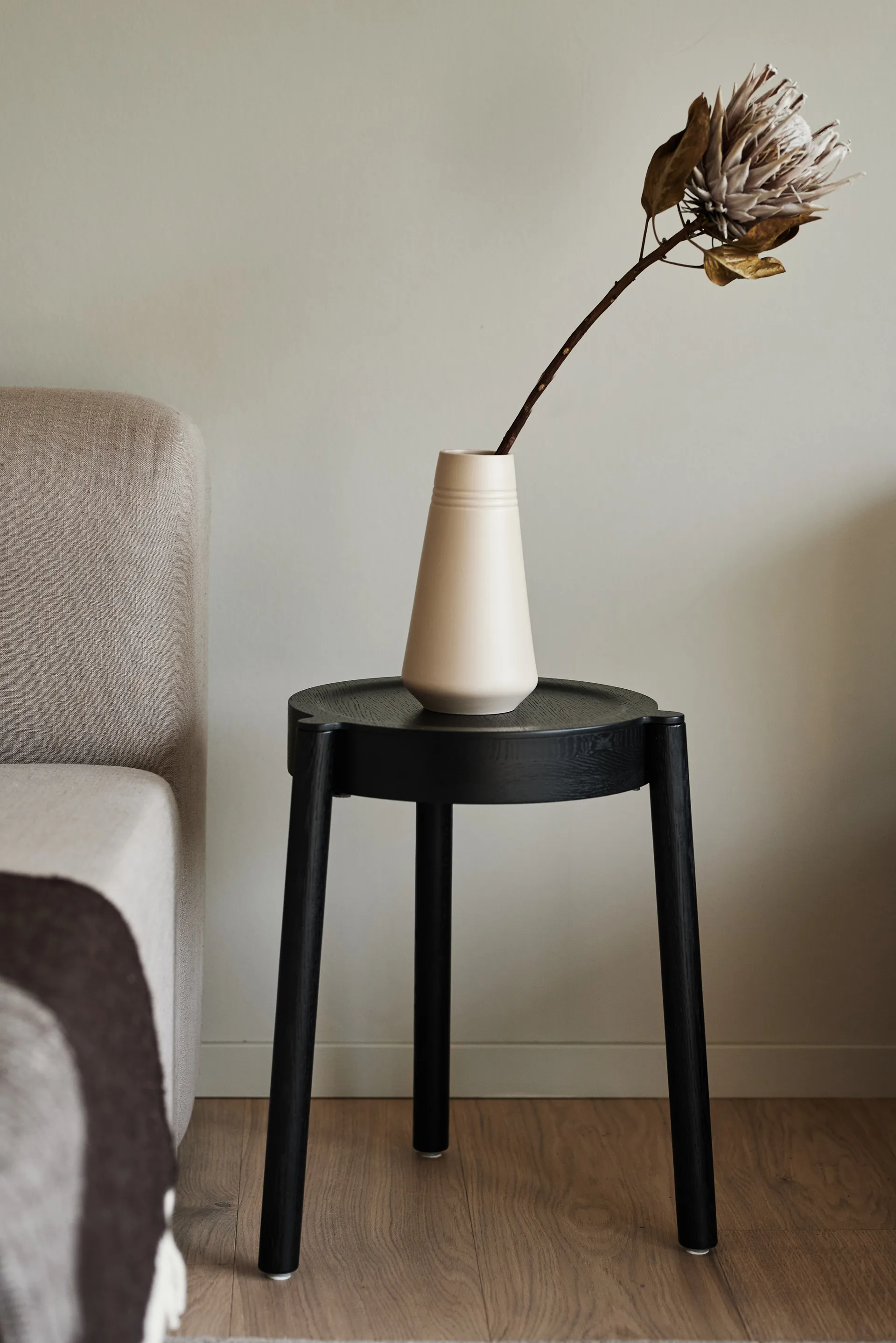 Vase Lines 22 cm, Beige NJRD