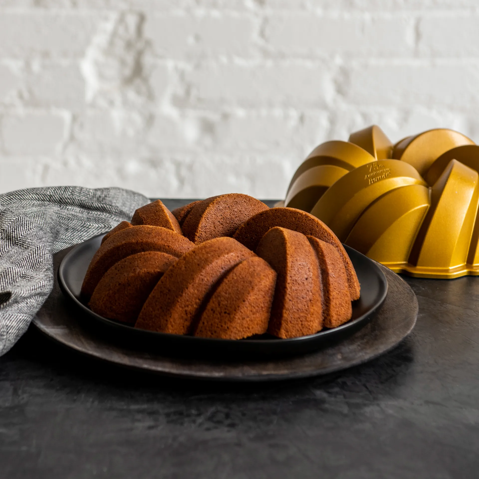 Nordic Ware 75th Anniversary moule à gâteau bundt tressé, 2,4 L Nordic Ware