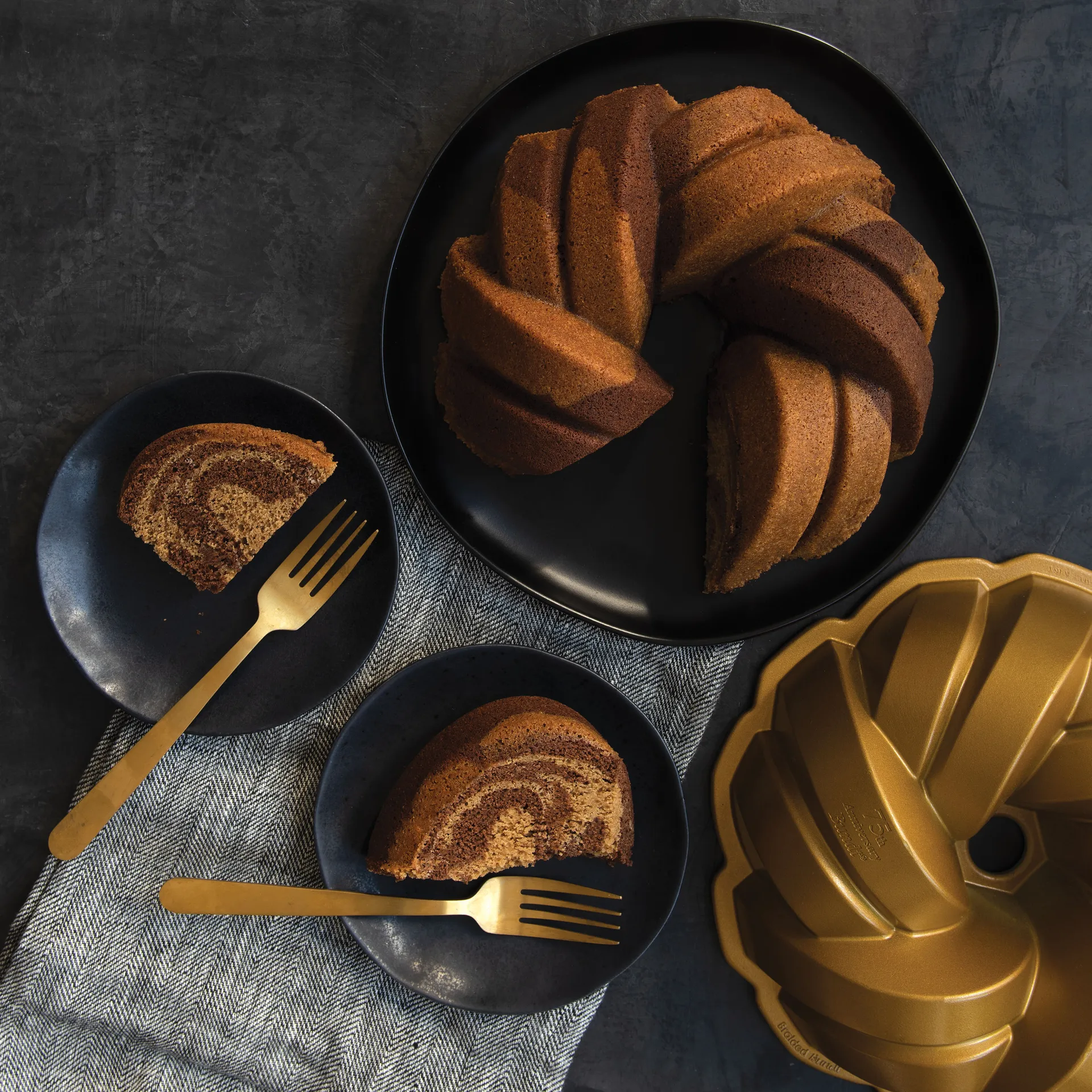 Nordic Ware 75th Anniversary moule à gâteau bundt tressé, 2,4 L Nordic Ware