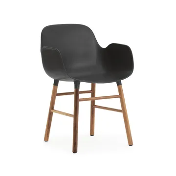 Chaise avec accoudoirs Form - black, pieds en noyer - Normann Copenhagen