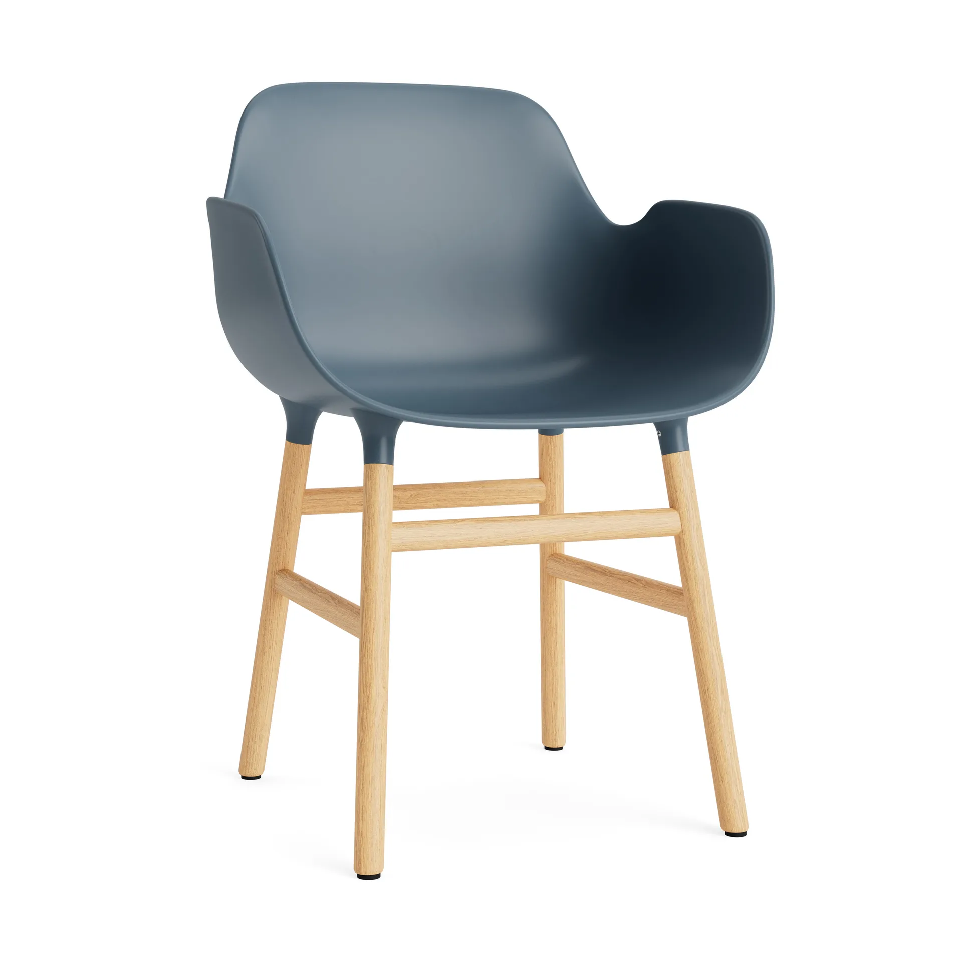 Chaise avec accoudoirs Form, blue, pieds en chêne Normann Copenhagen