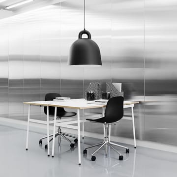 Chaise de bureau Form avec base pivotante, fauteuil de bureau 5W - blanc, aluminium noir, roulettes - Normann Copenhagen