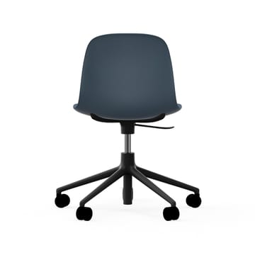 Chaise de bureau Form avec base pivotante, fauteuil de bureau 5W - bleu, aluminium noir, roulettes - Normann Copenhagen