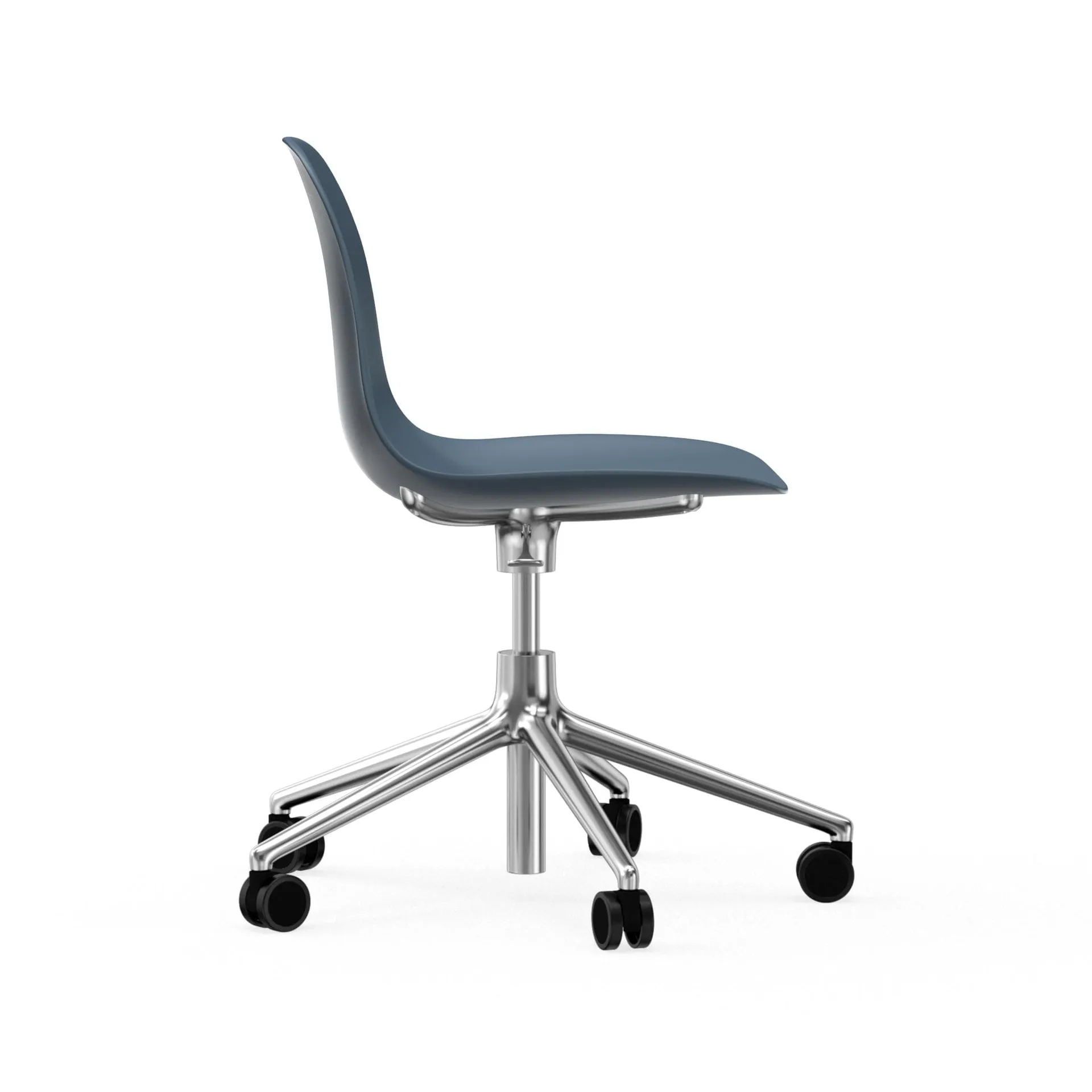 Chaise de bureau Form avec base pivotante, fauteuil de bureau 5W, bleu, aluminium, roulettes Normann Copenhagen