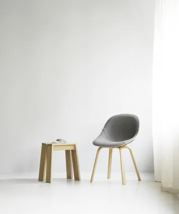 Chaise Mat Chair habillée sur le devant - Remix 133-hemp-beech - Normann Copenhagen