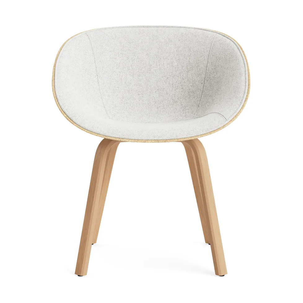 Fauteuil Mat Armchair avec accoudoirs habillé sur le devant, Hallingdal 110-hemp-beech Normann Copenhagen