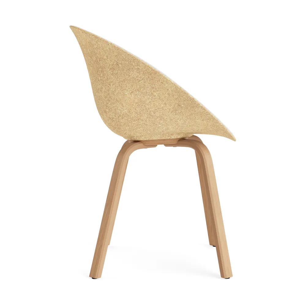 Fauteuil Mat Armchair avec accoudoirs habillé sur le devant, Hallingdal 110-hemp-beech Normann Copenhagen