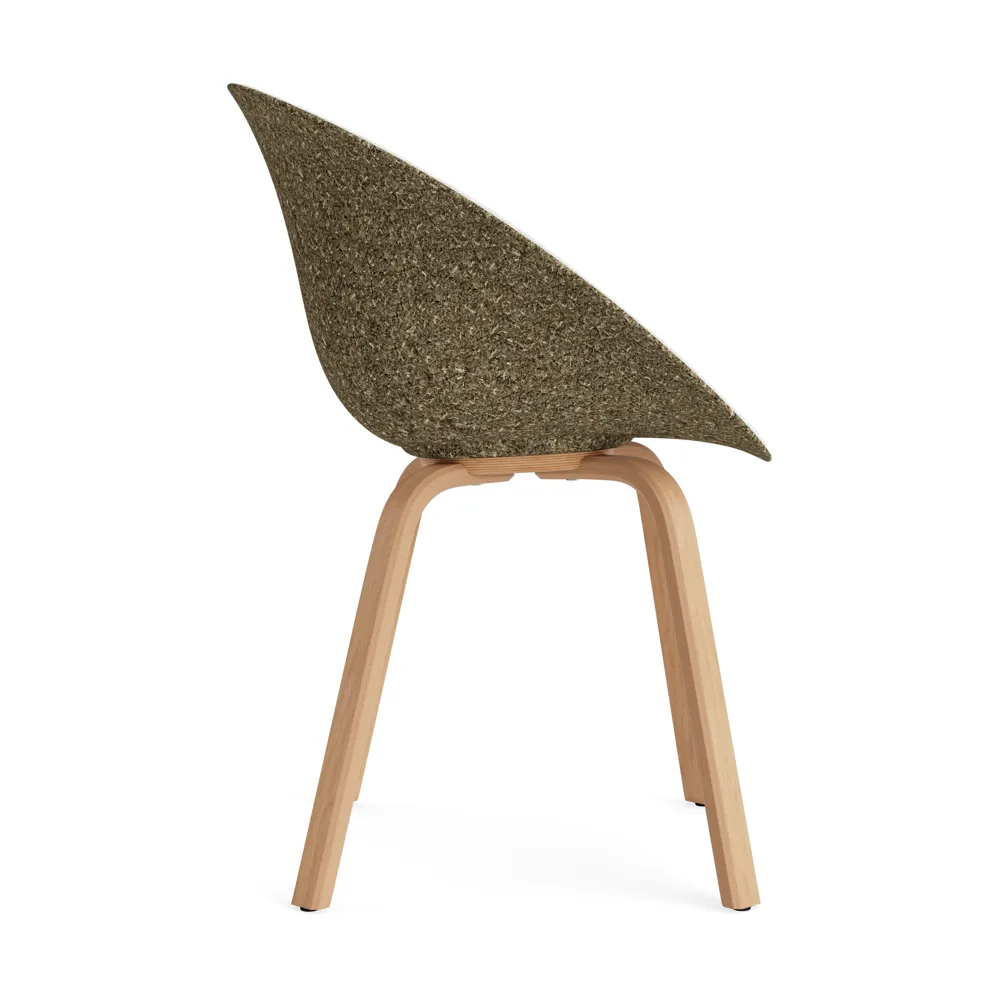 Fauteuil Mat Armchair avec accoudoirs habillé sur le devant, Hallingdal 110-seaweed-beech Normann Copenhagen