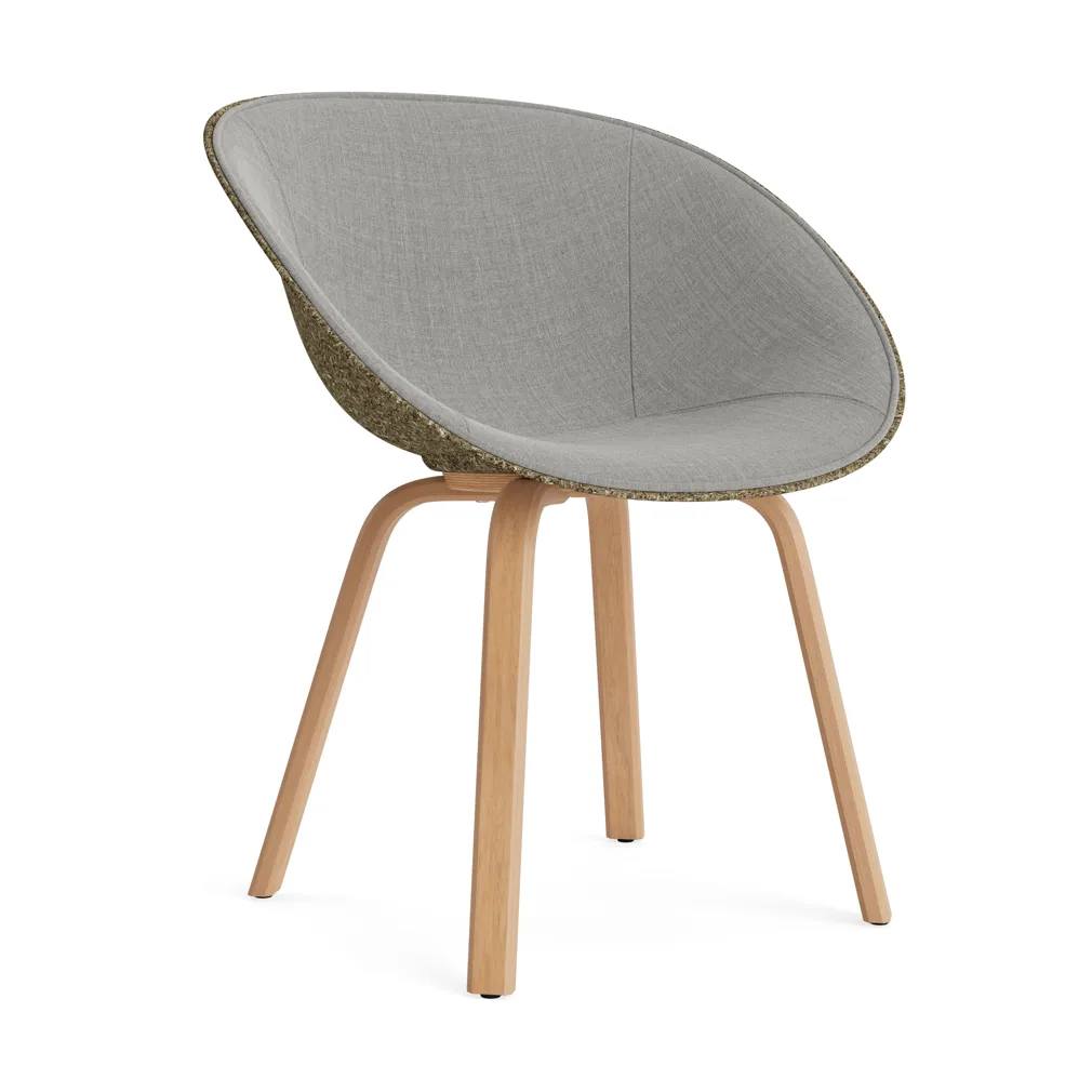 Fauteuil Mat Armchair avec accoudoirs habillé sur le devant, Remix 133-seaweed-beech Normann Copenhagen
