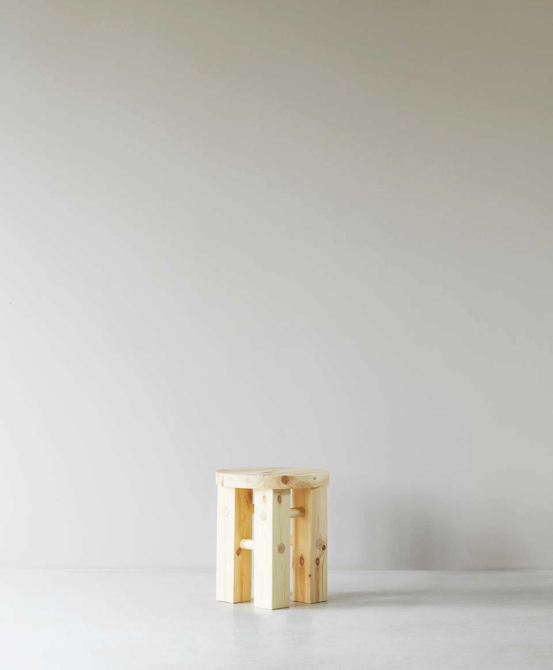 Fyr tabouret rond 45 cm, Pine, Ø40x45 cm Normann Copenhagen