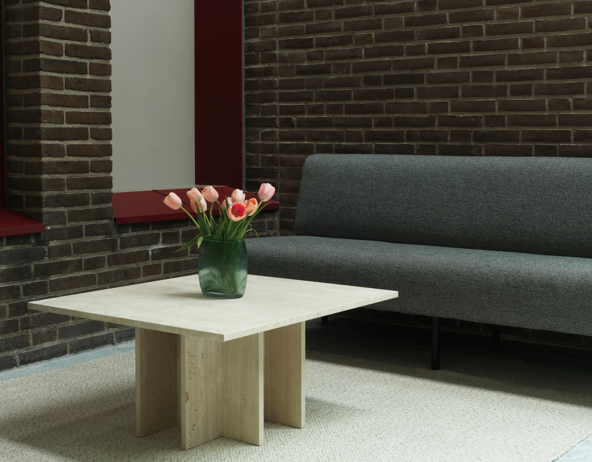 Grande table basse Edge, Travertine Normann Copenhagen