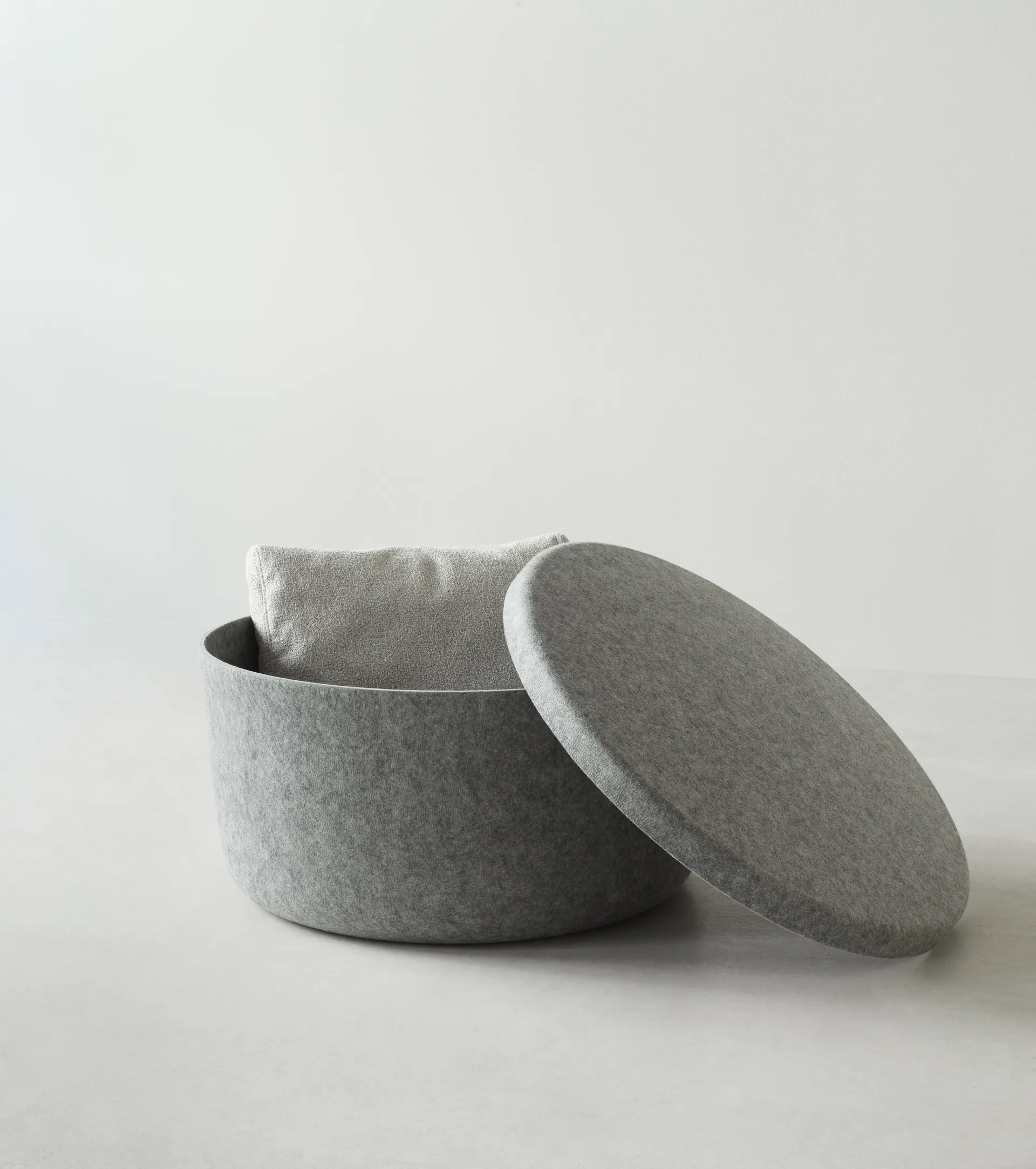 Hide Storage pouf grand, Gris Normann Copenhagen