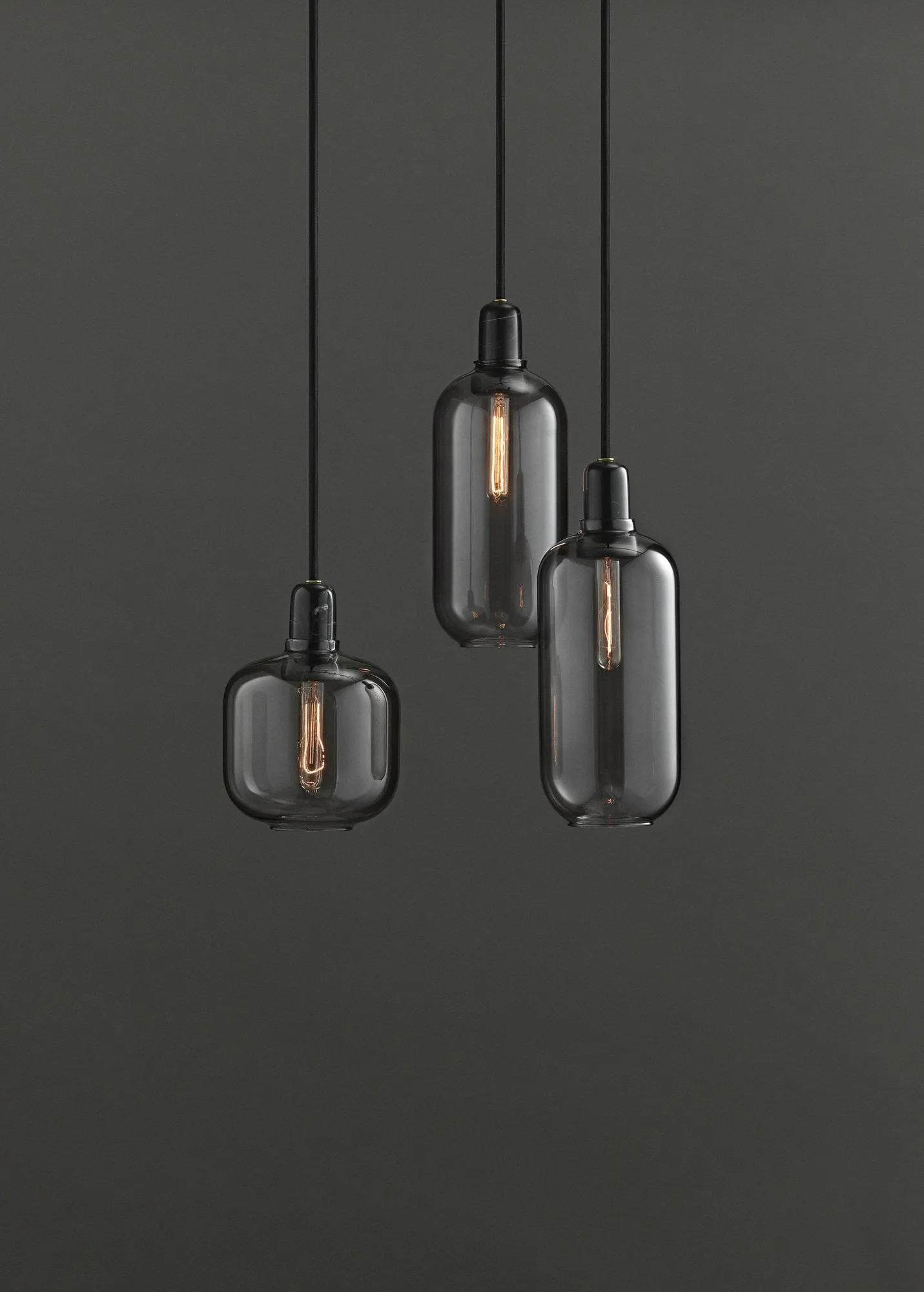 Lampe Amp grande, gris-noir Normann Copenhagen