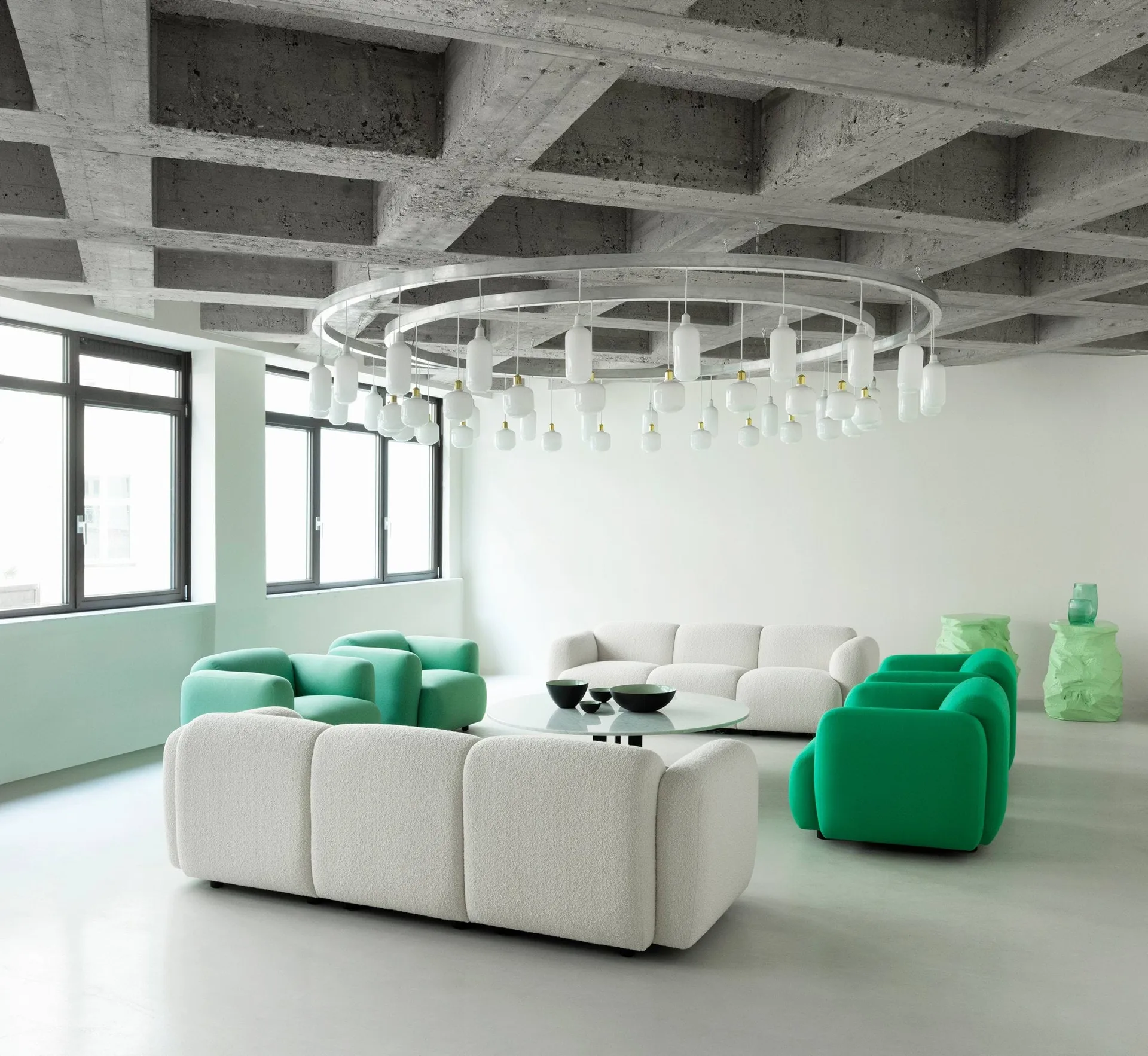 Lampe Amp petite, Blanc-laiton Normann Copenhagen