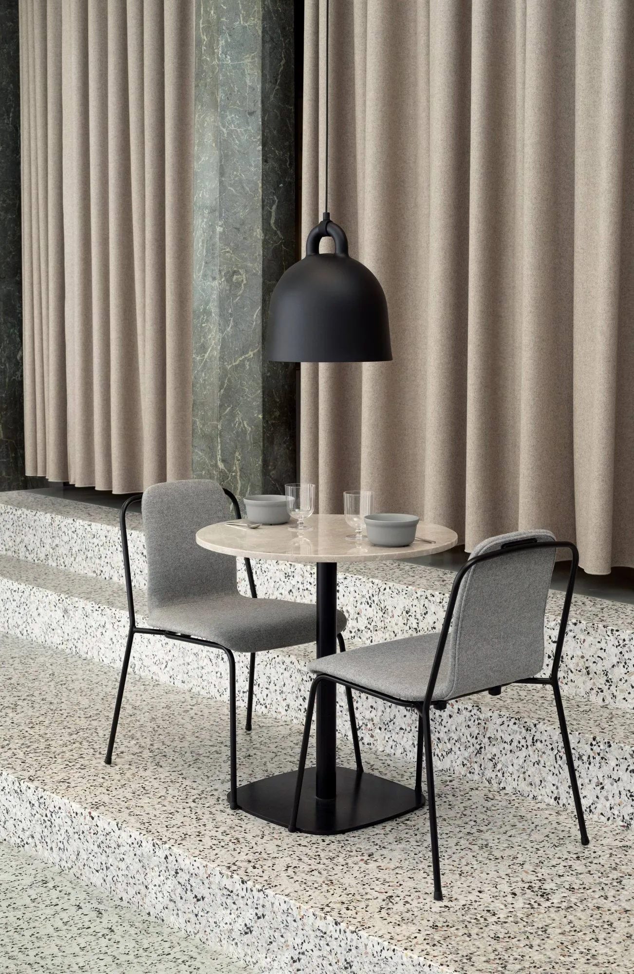 Lampe Bell noire, Moyen Normann Copenhagen