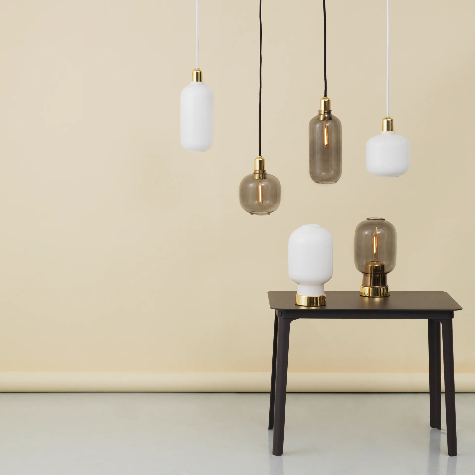 Lampe de table Amp, Blanc-laiton Normann Copenhagen