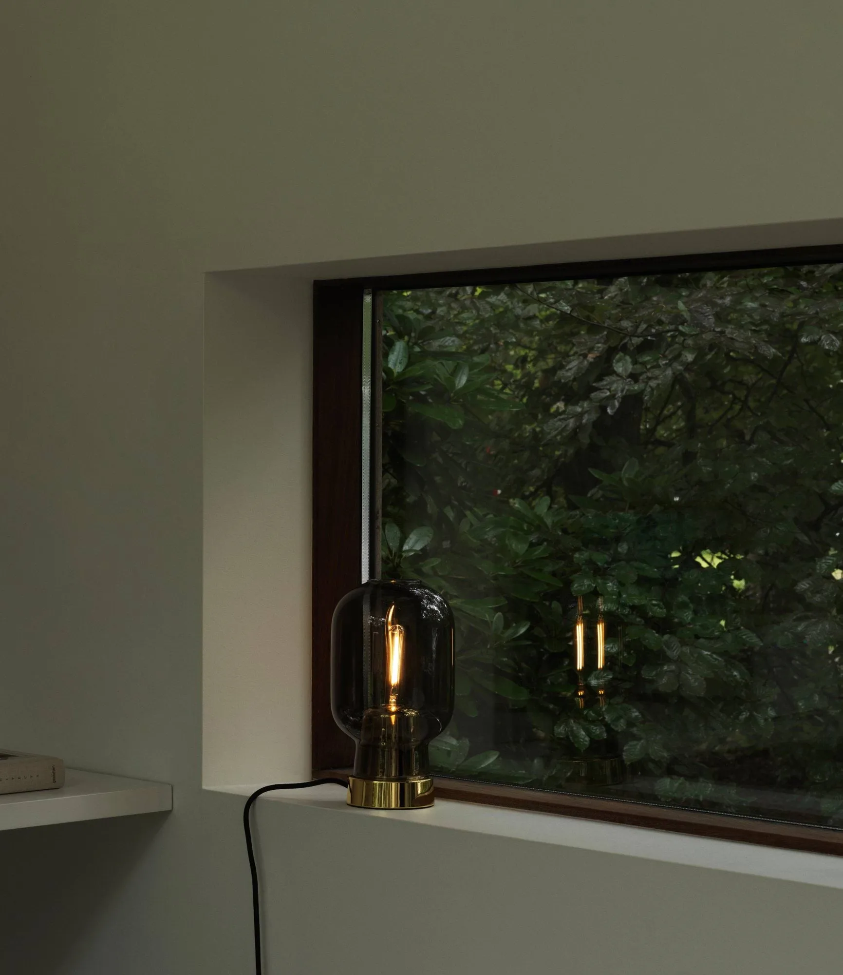 Lampe de table Amp, gris-laiton Normann Copenhagen
