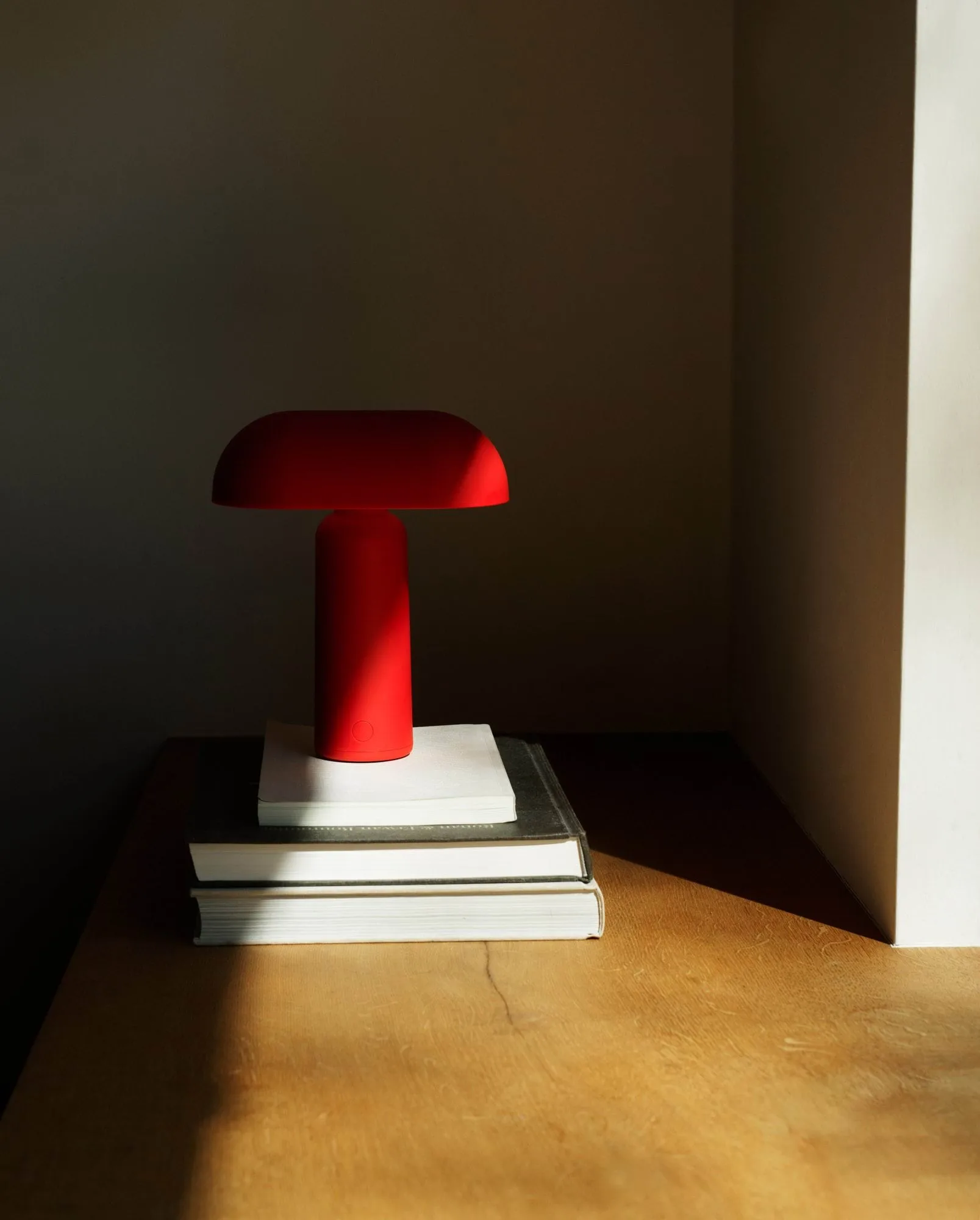 Lampe de table Porta, Bright red Normann Copenhagen