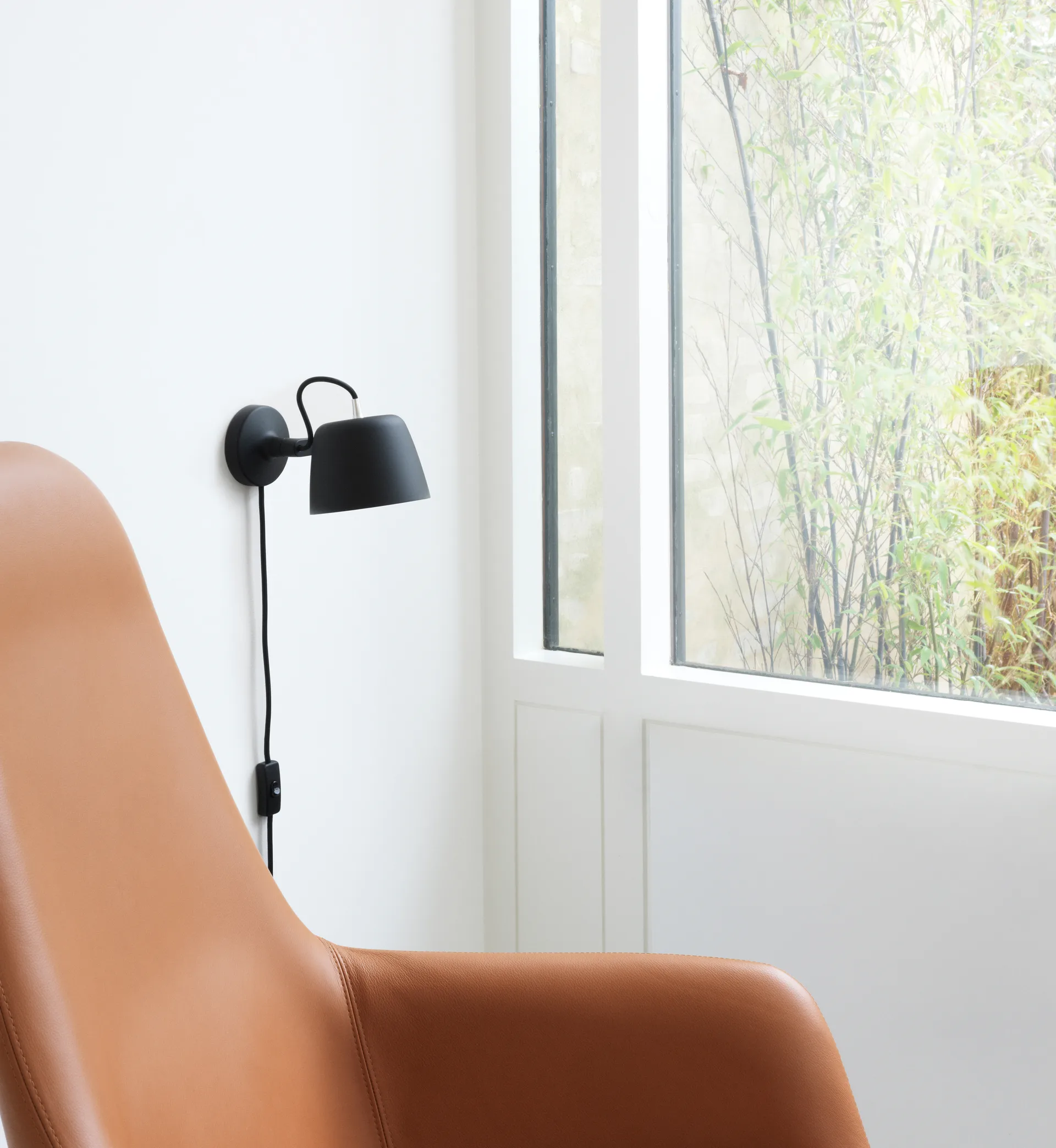 Lampe murale Tub, Noir Normann Copenhagen