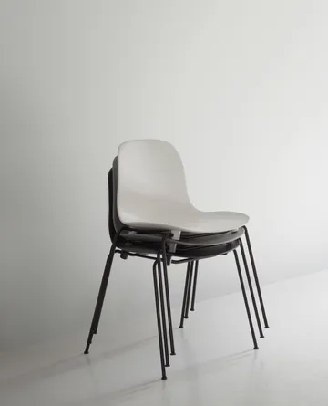 Lot de 2 chaises empilables avec pieds noirs Form Chair, noir - Normann Copenhagen