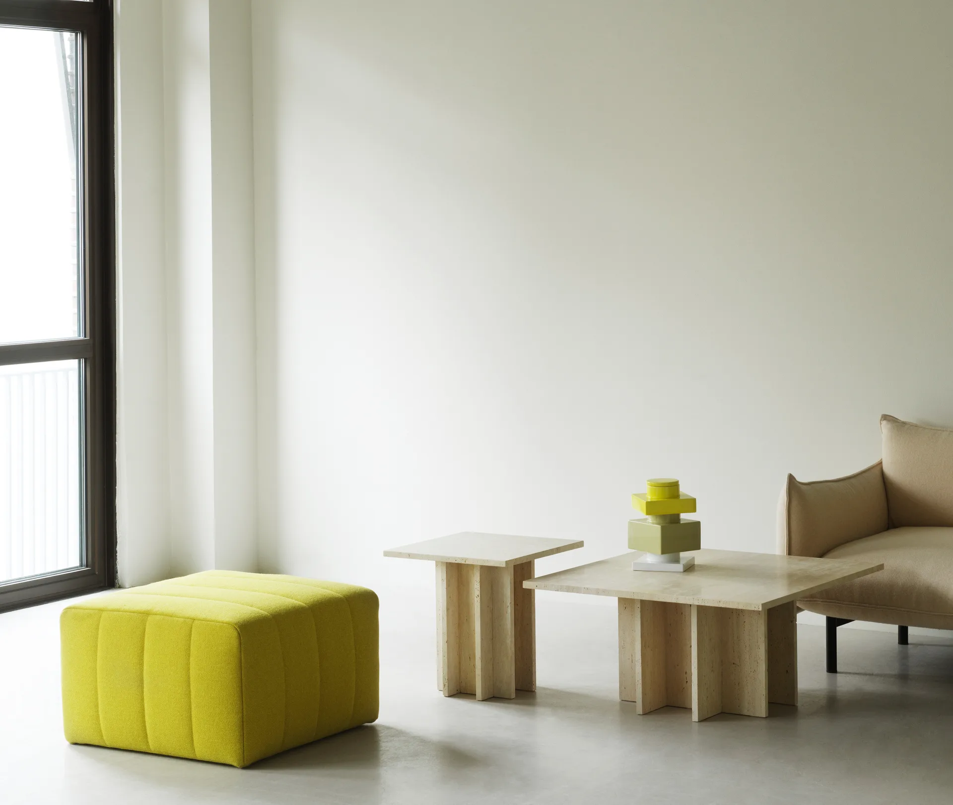 Petite table basse Edge, Travertine Normann Copenhagen