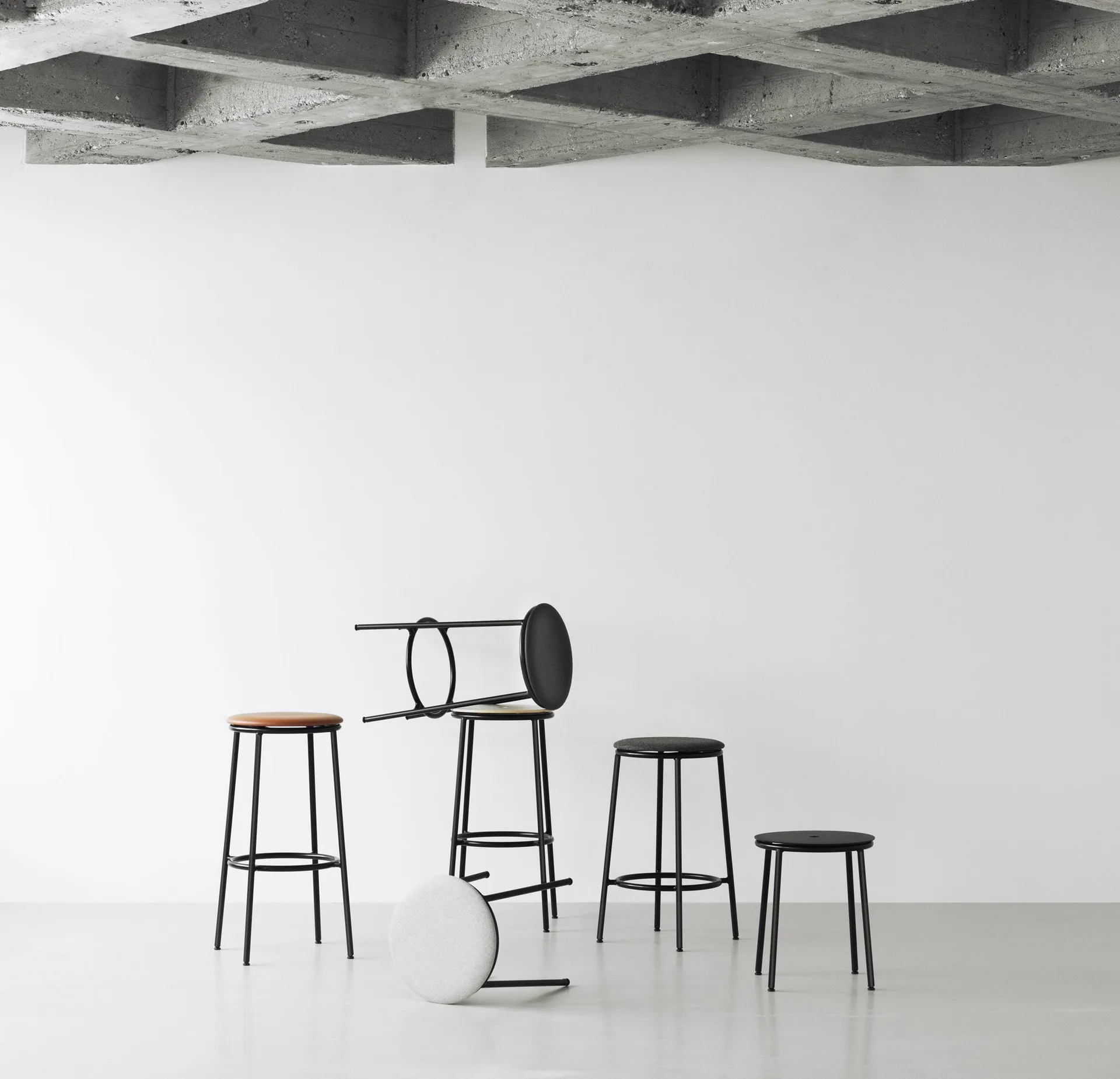 Tabouret Circa 45 cm, Aluminium noir Normann Copenhagen