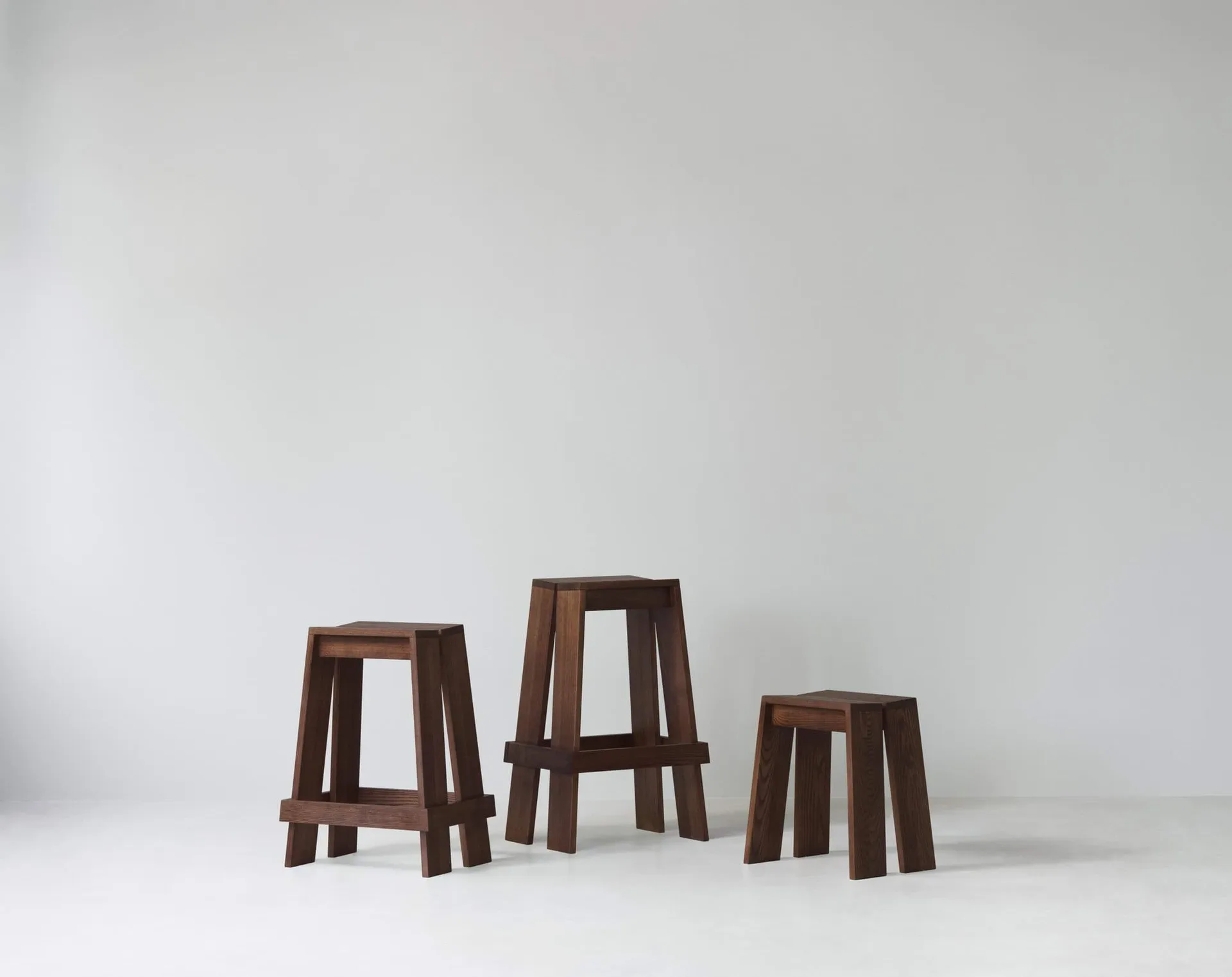 Tabouret de bar Let 65 cm, Brown Stained Ash Normann Copenhagen