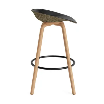 Tabouret de bar Mat Barstool habillé sur le devant 75 cm - Ultra 41599-seaweed-beech-black steel - Normann Copenhagen