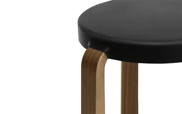 Tabouret Tap - black, pieds en noyer - Normann Copenhagen