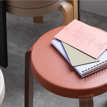 Tabouret Tap - caramel, pieds en chêne - Normann Copenhagen