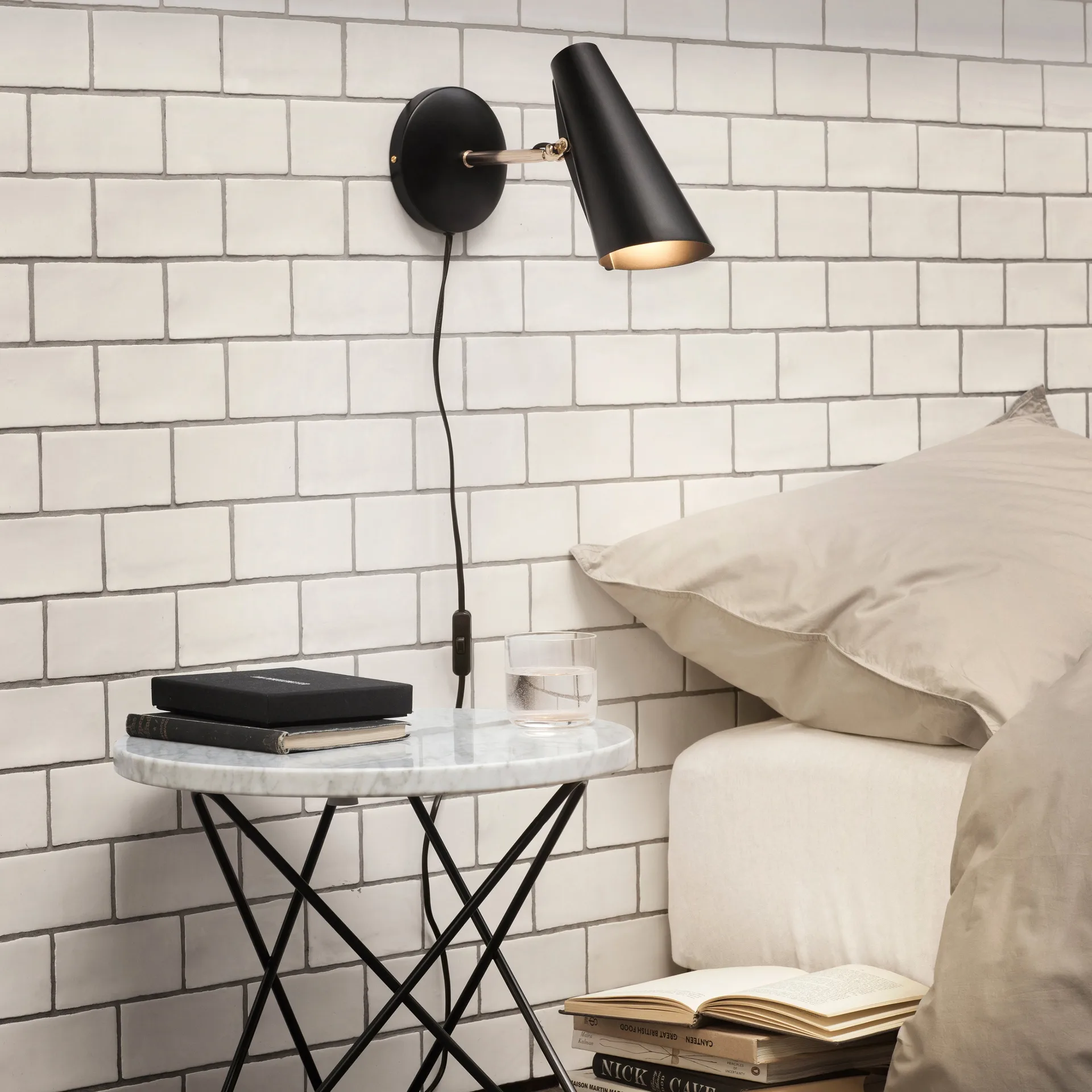 Applique murale Birdy courte, noir-laiton Northern