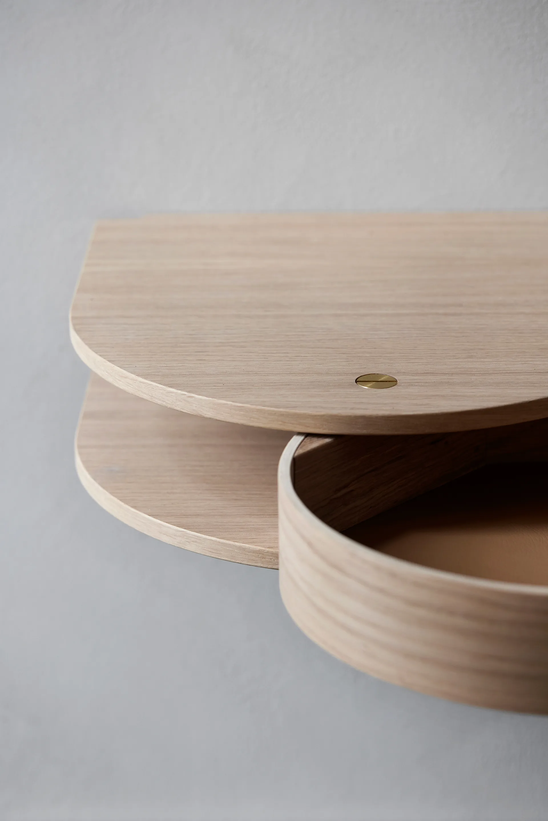 Boîte à accrocher au mur Valet small, Light oiled oak Northern