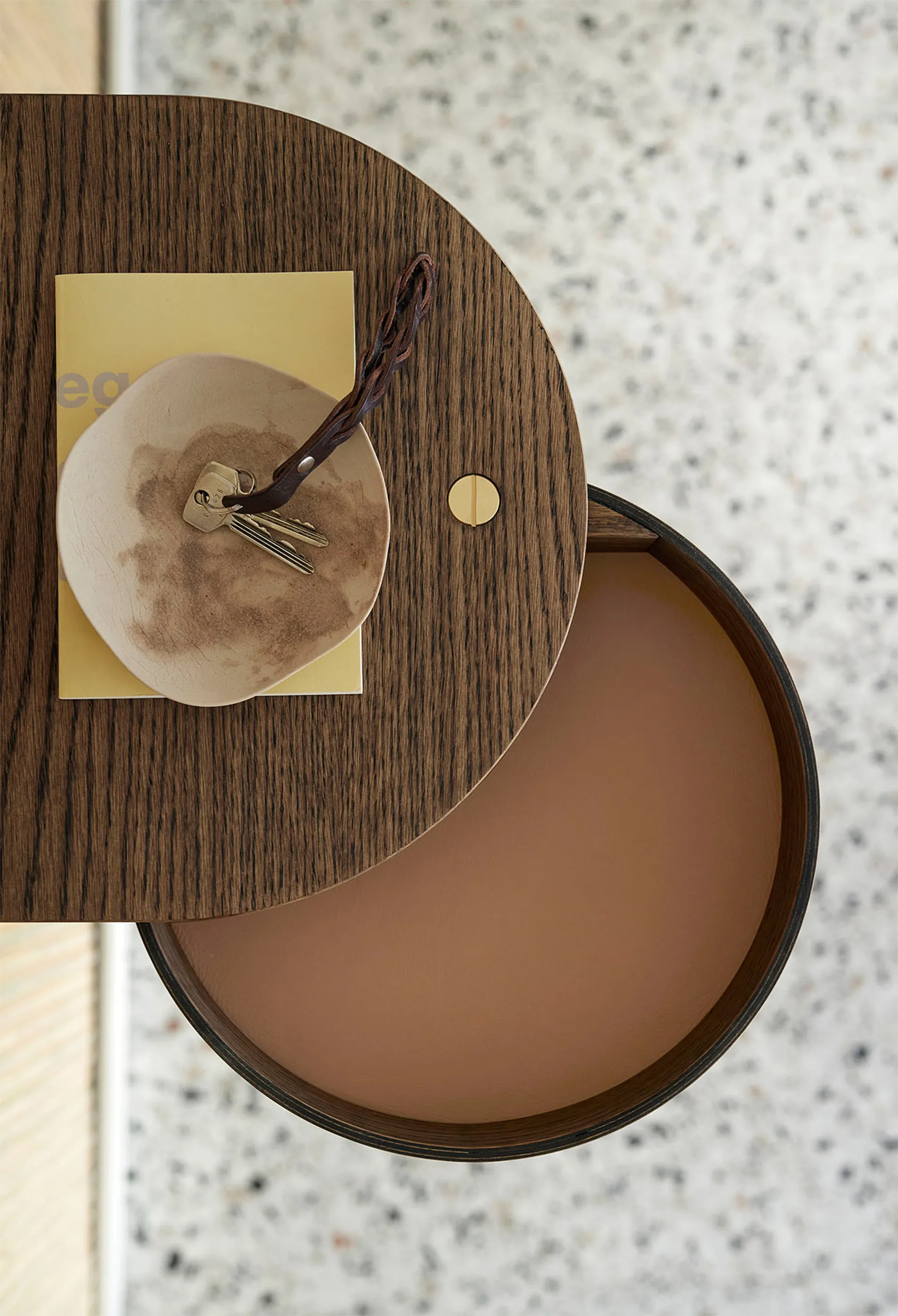 Boîte à accrocher au mur Valet small, Smoked oak Northern