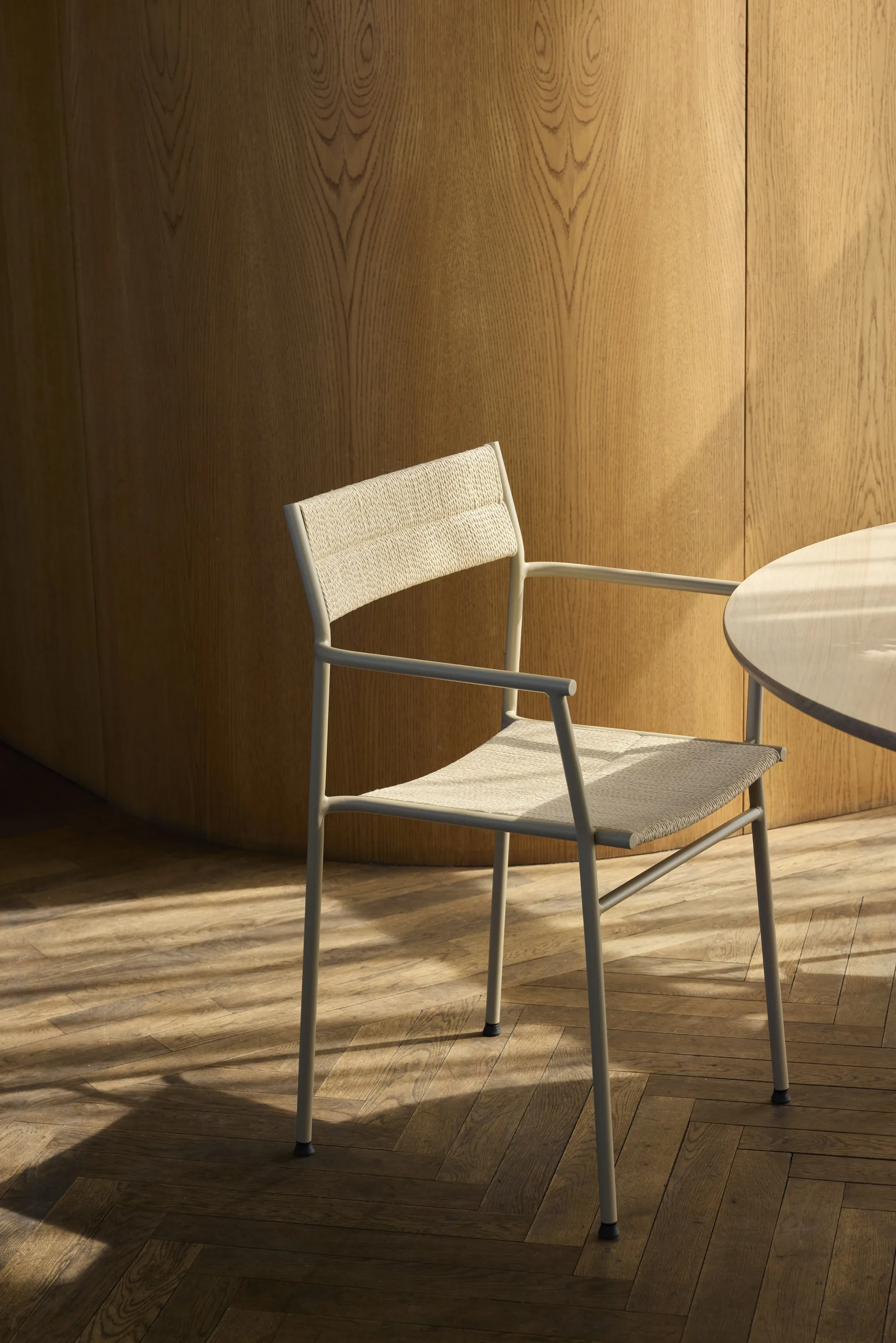 Chaise avec accoudoirs Vev, Grey beige-natural rope Northern