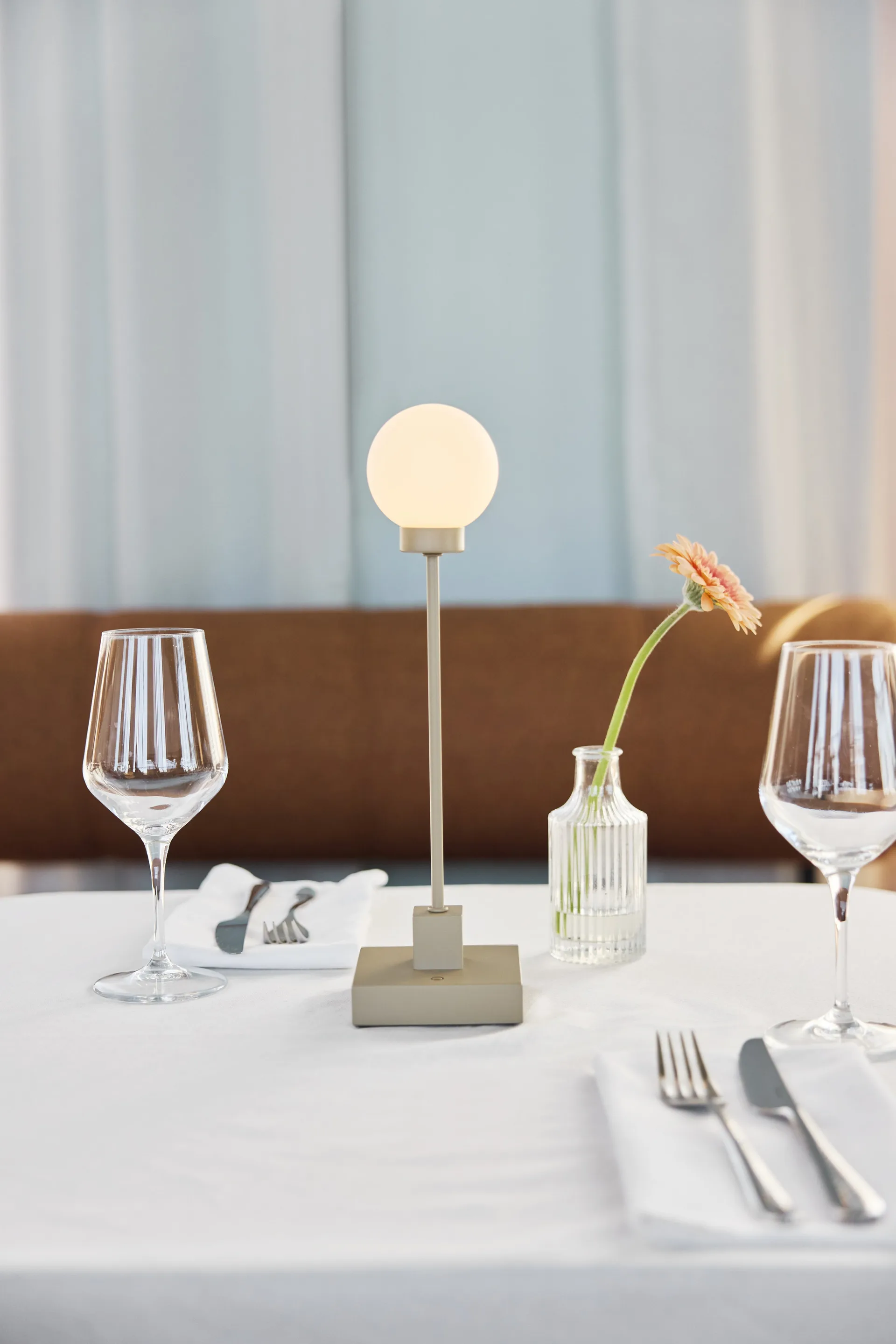 Lampe de table portable Snowball 33 cm, Grey beige Northern