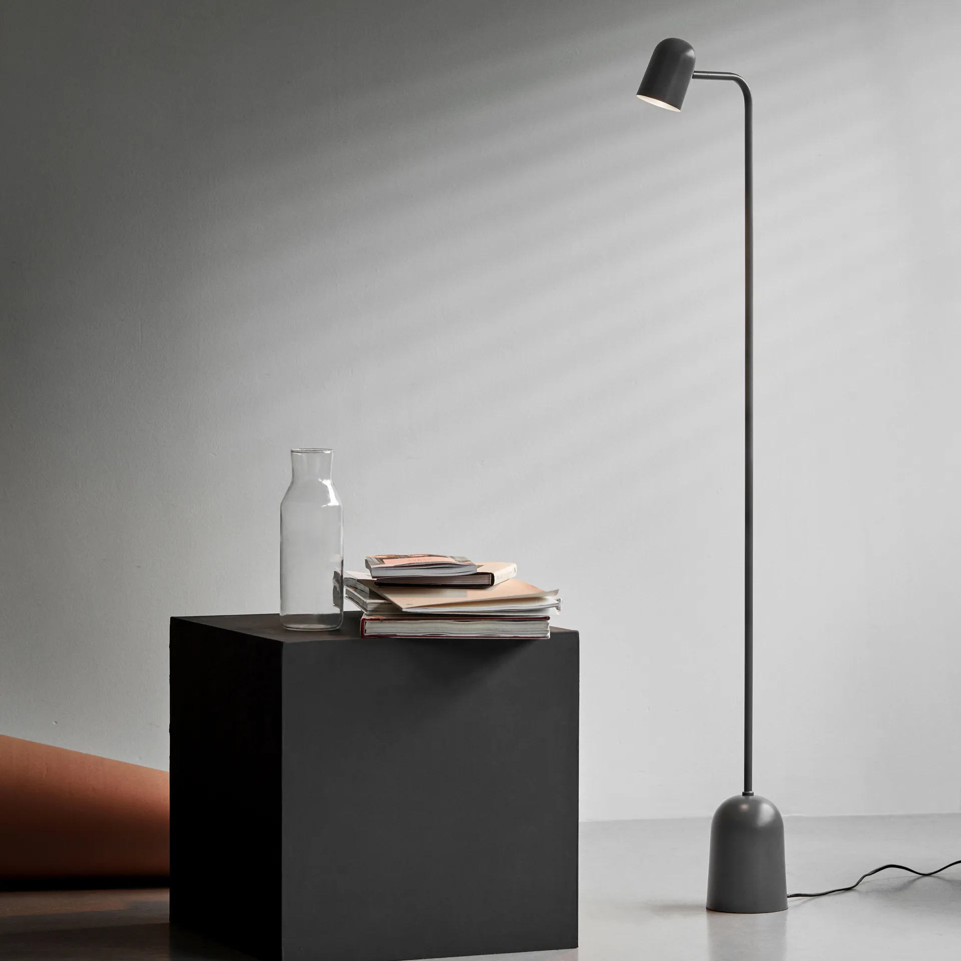 Lampe sur pied Buddy, Dark grey Northern